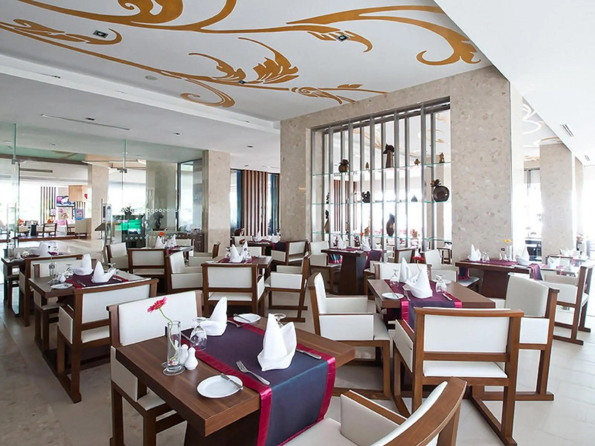 Restaurant/places to eat in Grand Jomtien Palace Hotel - SHA Extra Plus