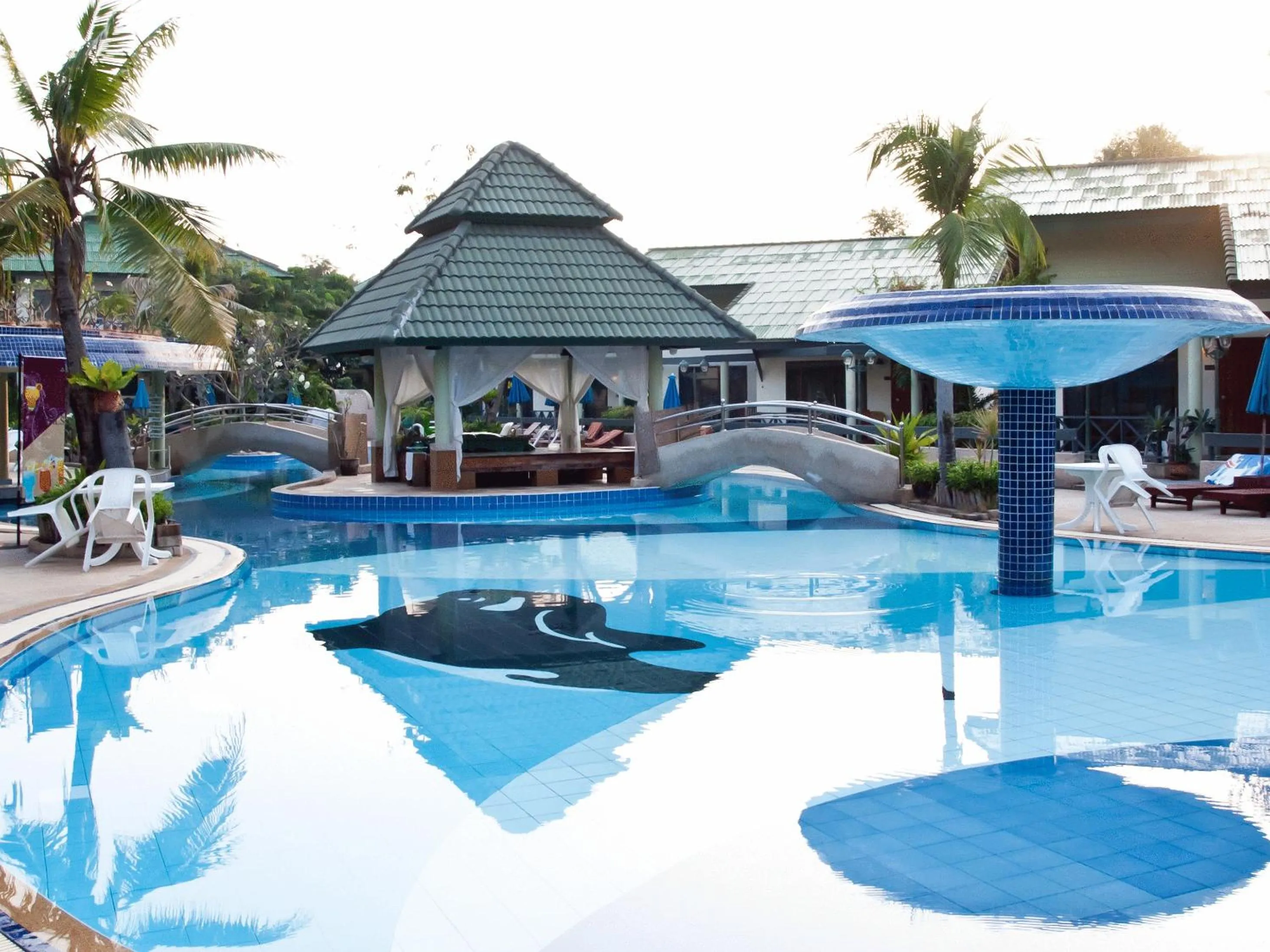 Swimming pool in Grand Jomtien Palace Hotel - SHA Extra Plus