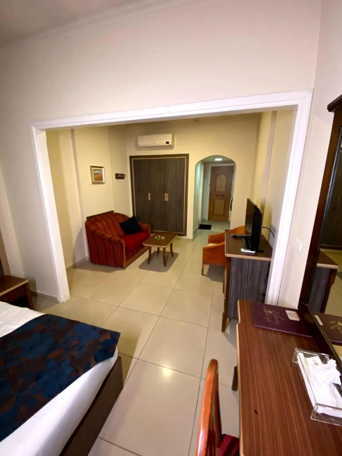 Photo of the whole room, Bed in Elysee Residence