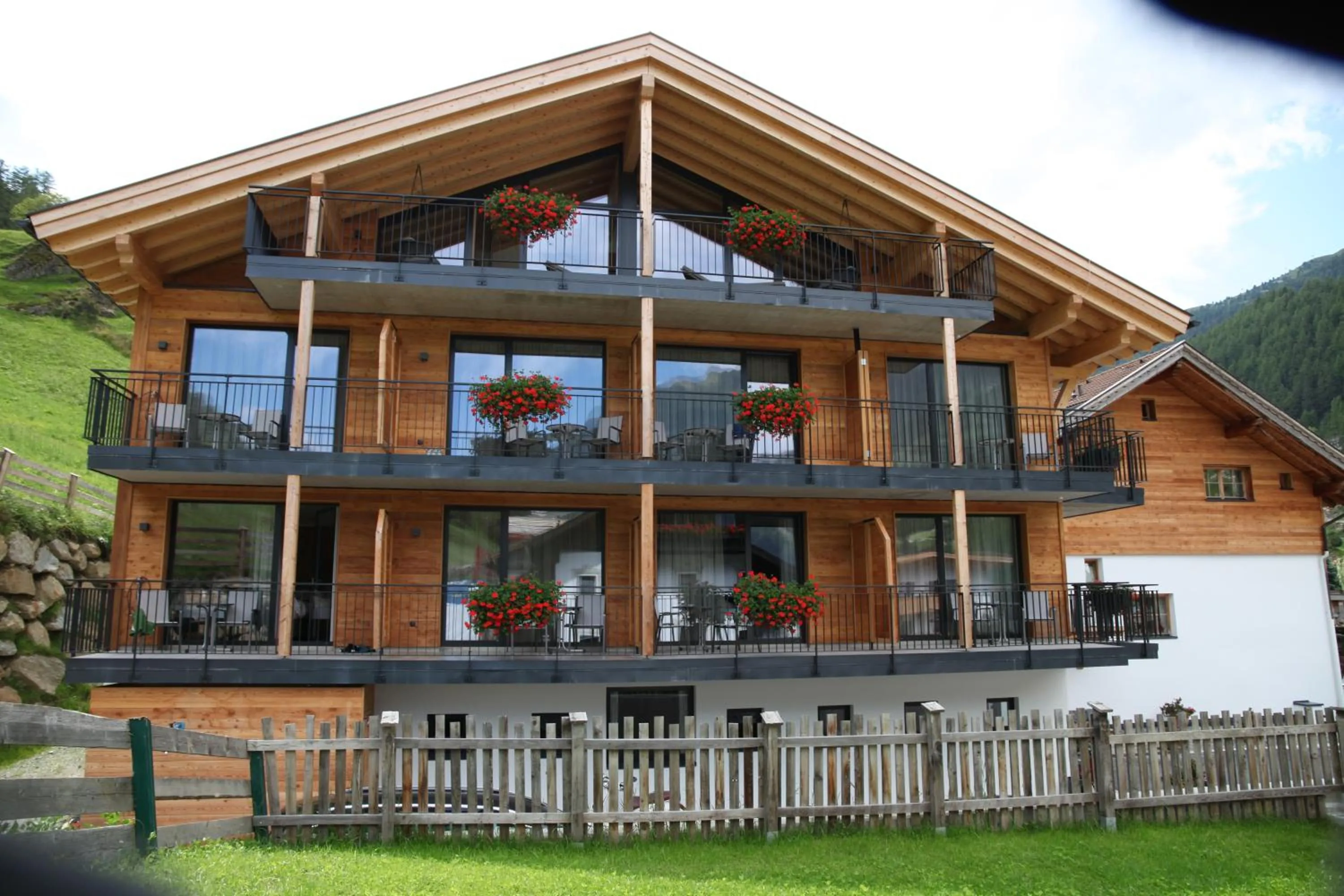 Property building in Urbanhof