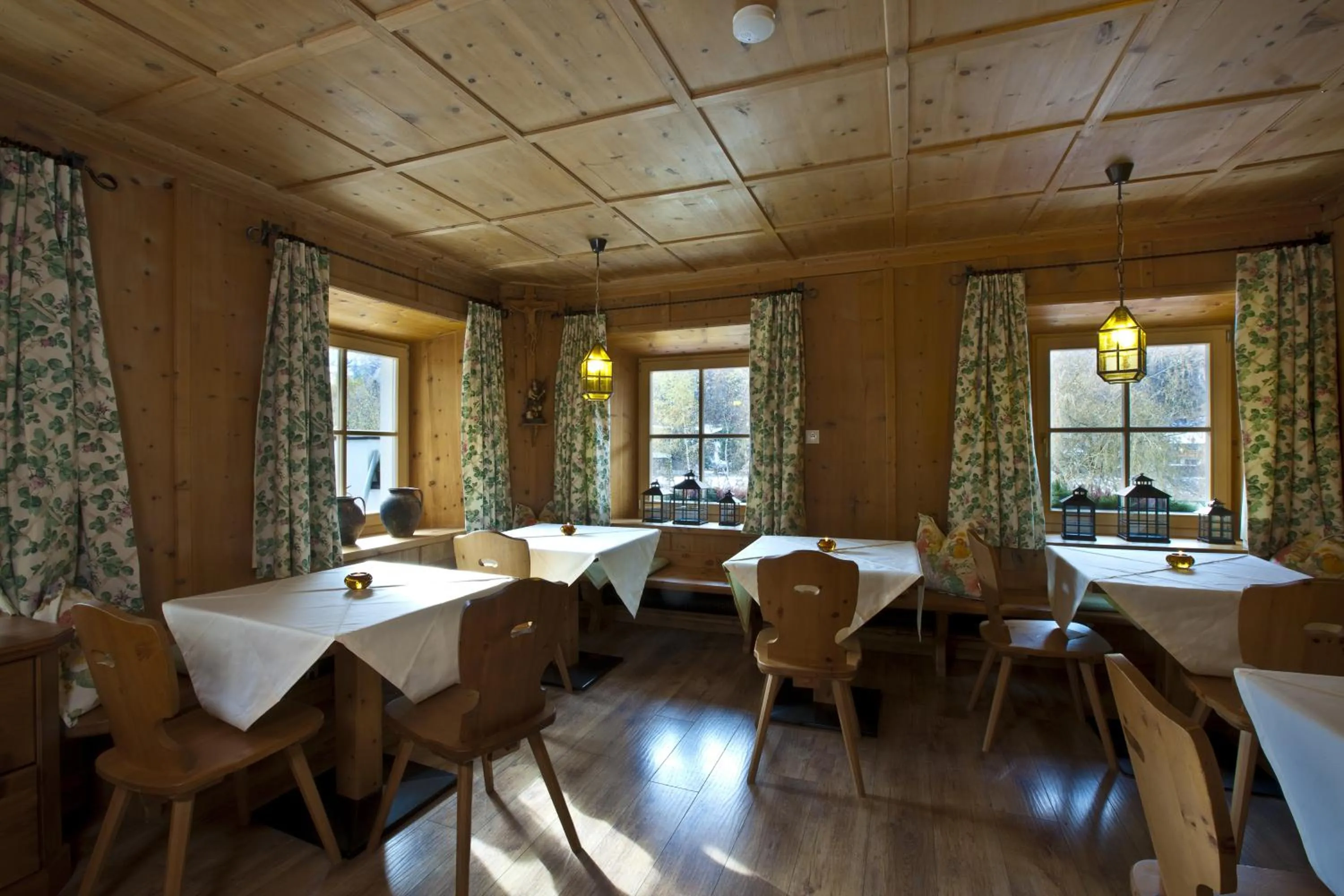 Dining area in Urbanhof