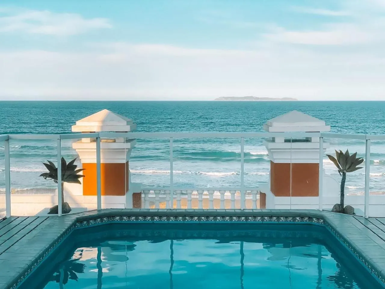 Swimming pool in Pousada Villa dos Açores