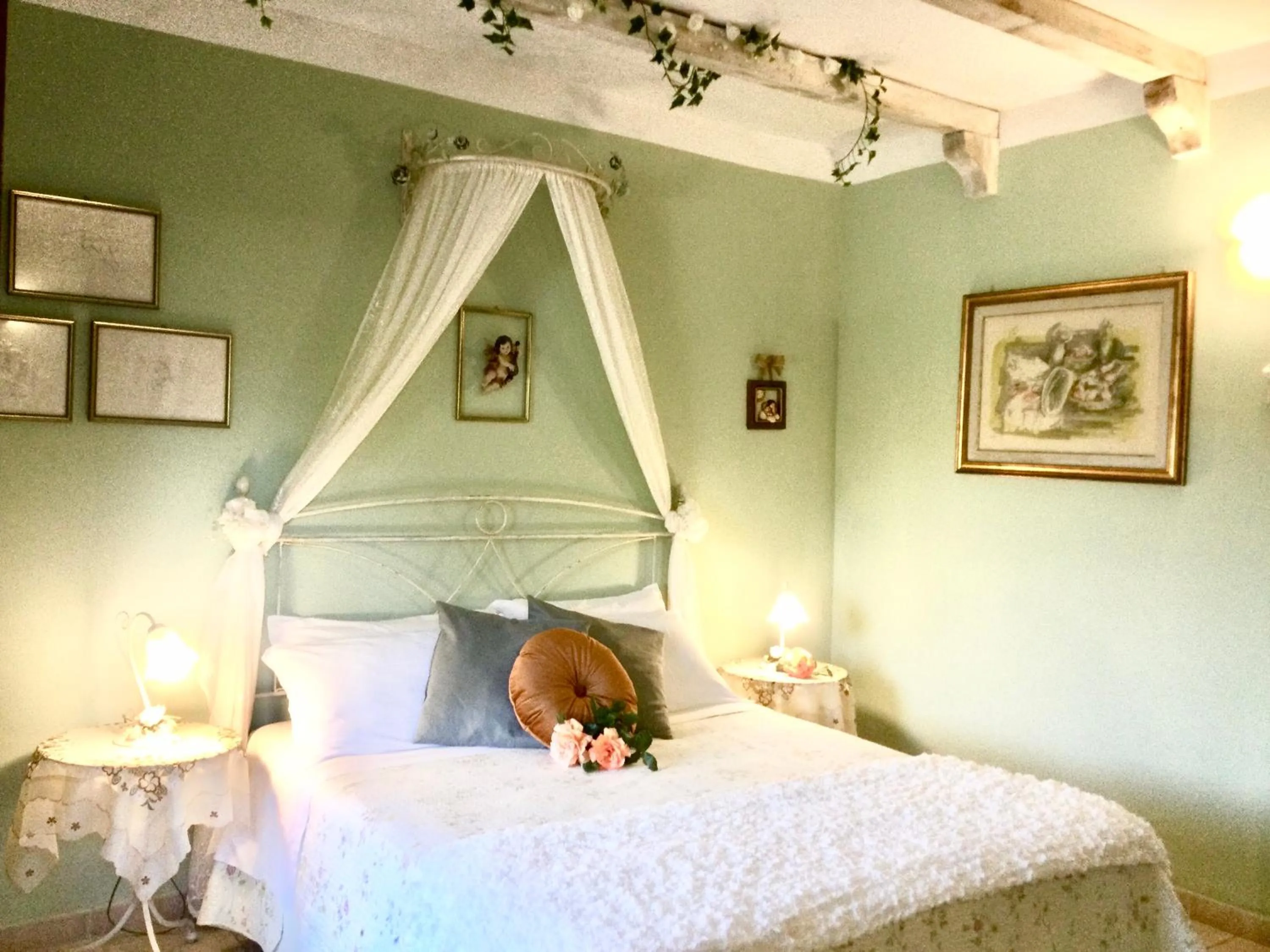 Bed in Mirella Charming