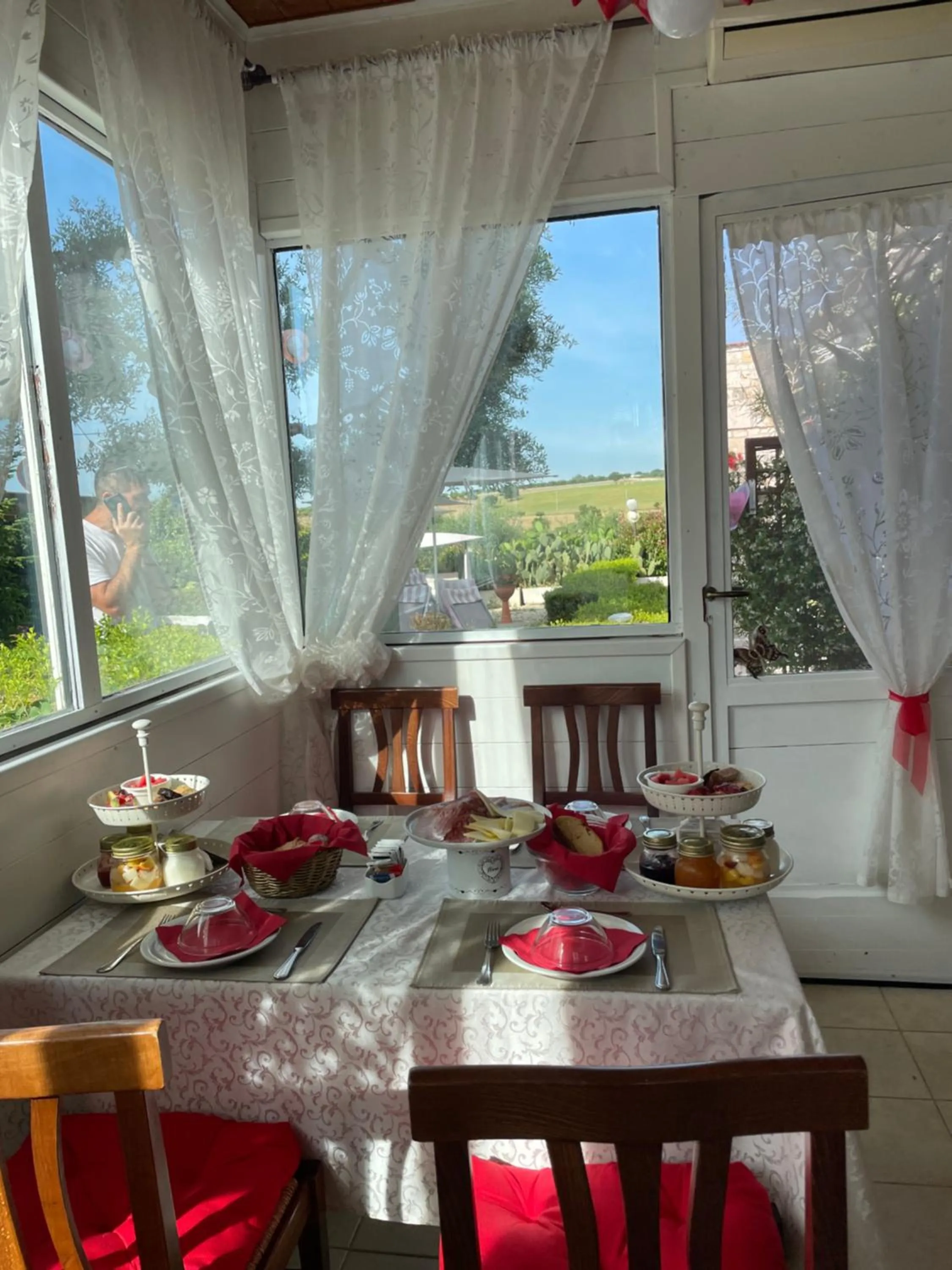 Food and drinks in Mirella Charming