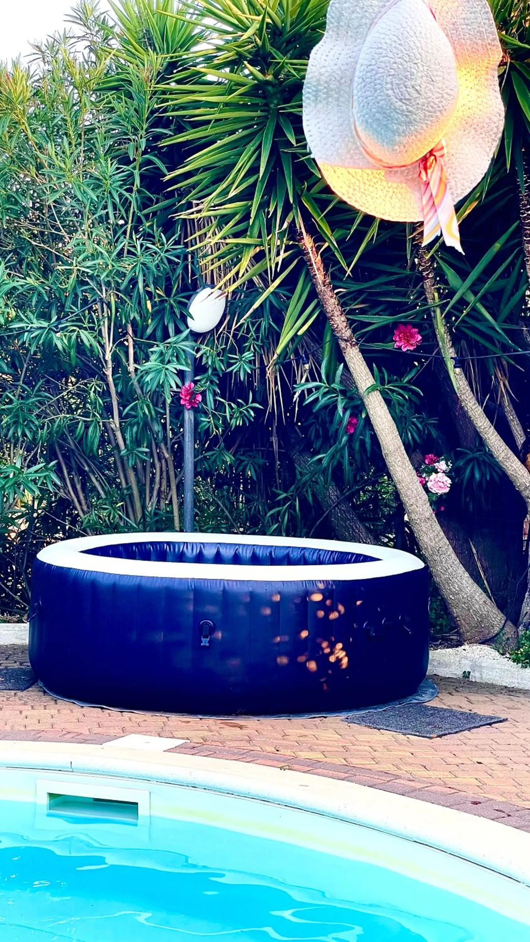 Hot Tub in Mirella Charming