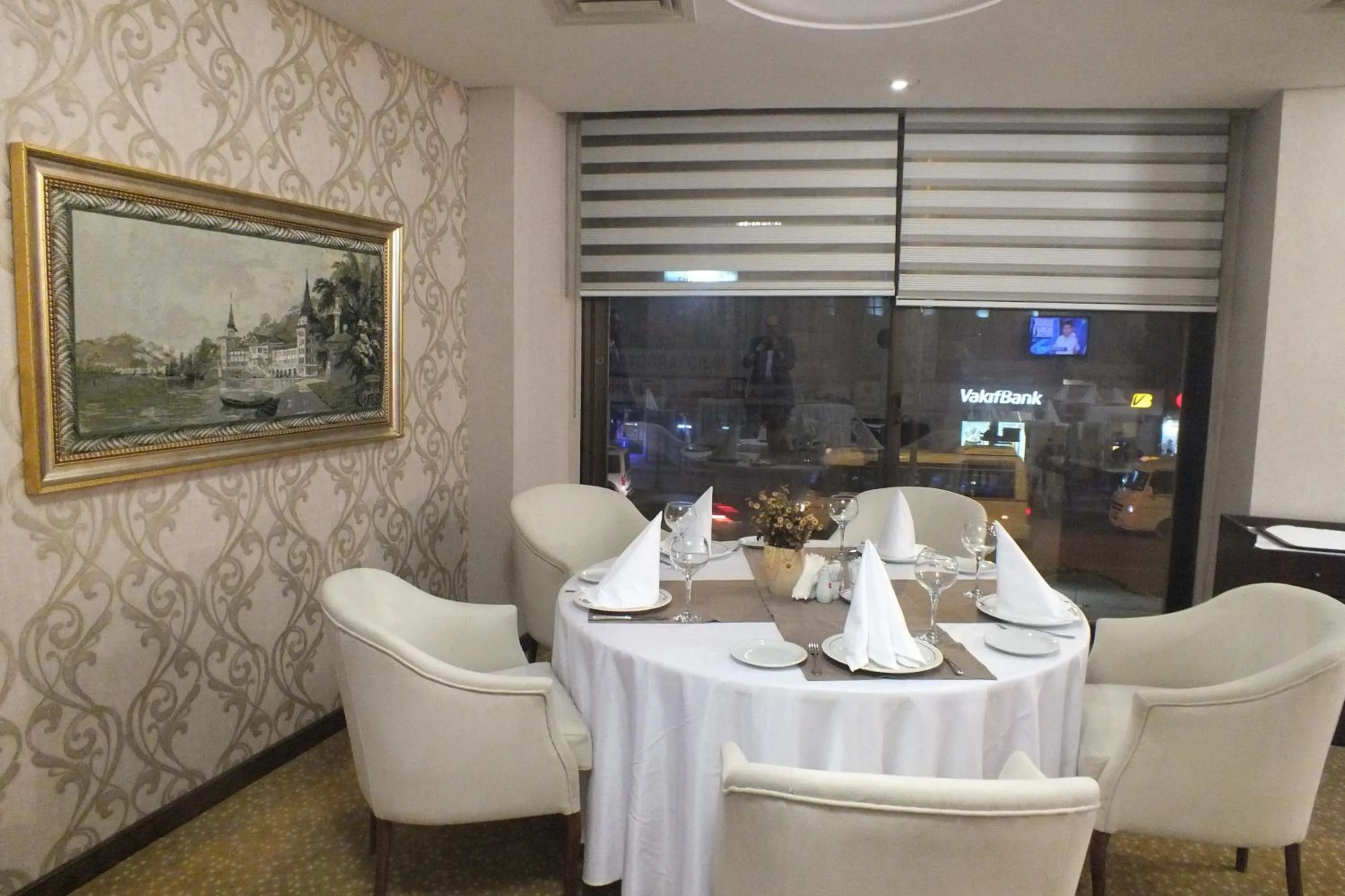 Restaurant/places to eat in Park Royal