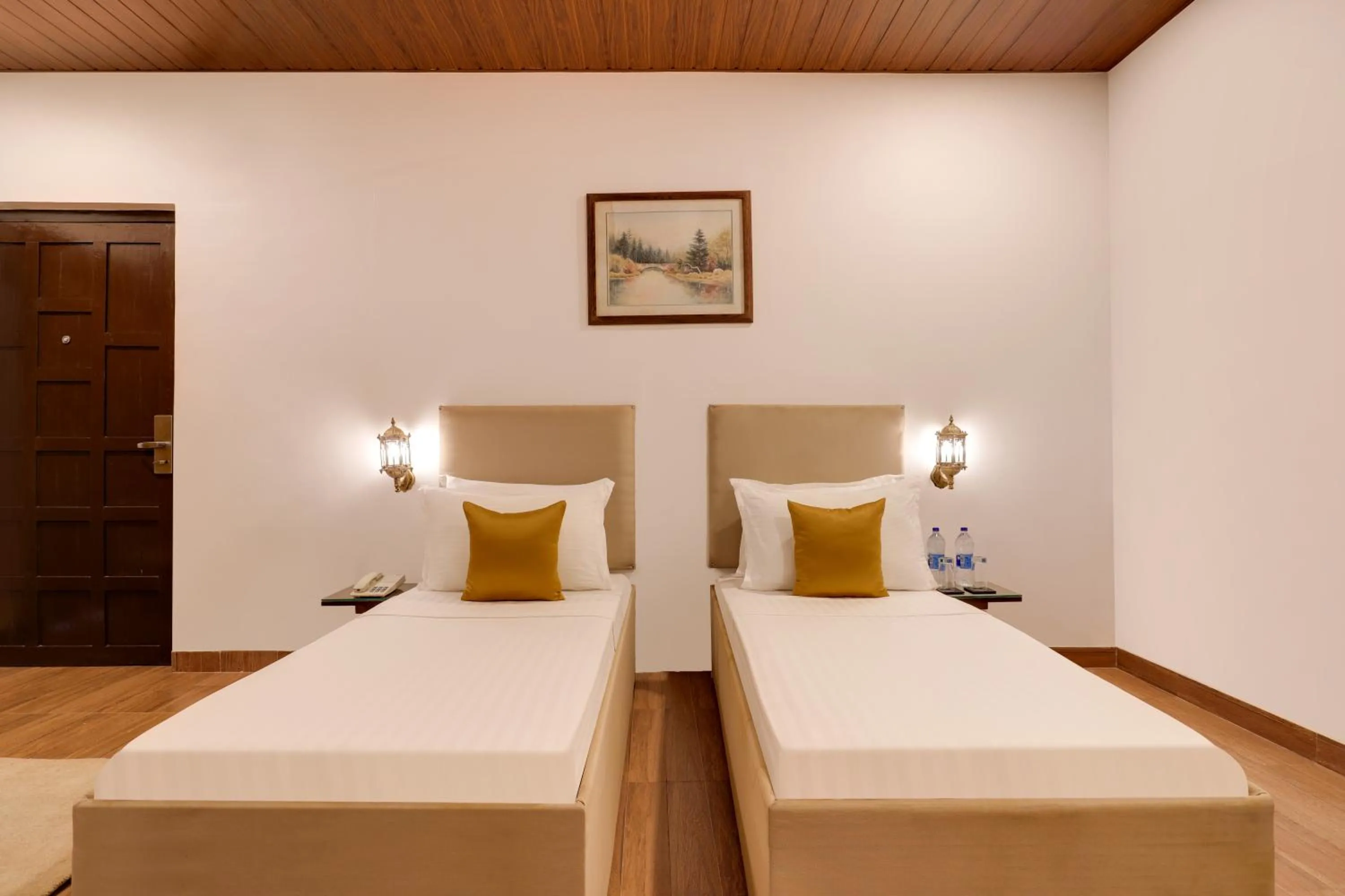 Bedroom, Bed in Lemon Tree Hotel, Dapoli