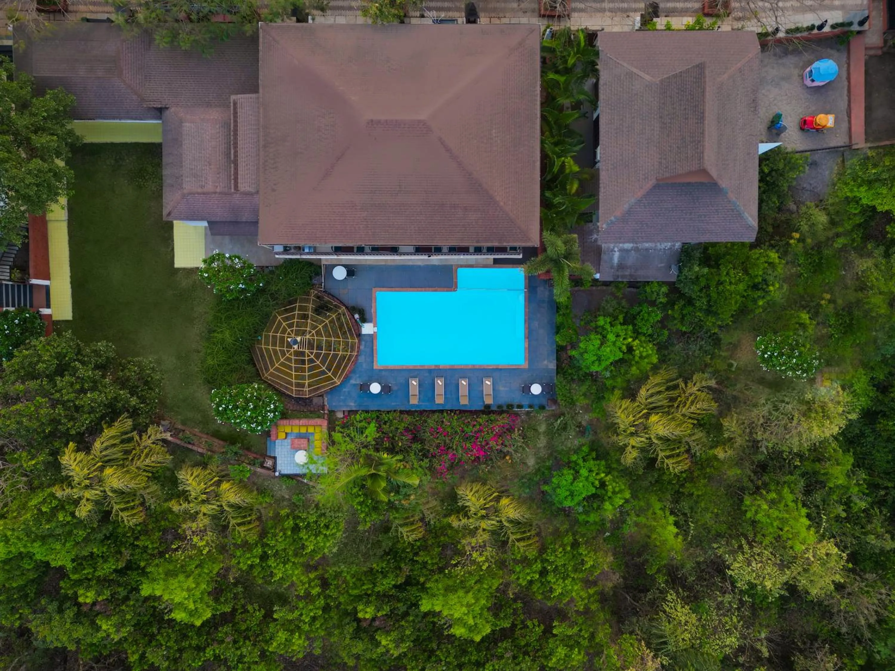 Swimming pool in Lemon Tree Hotel, Dapoli