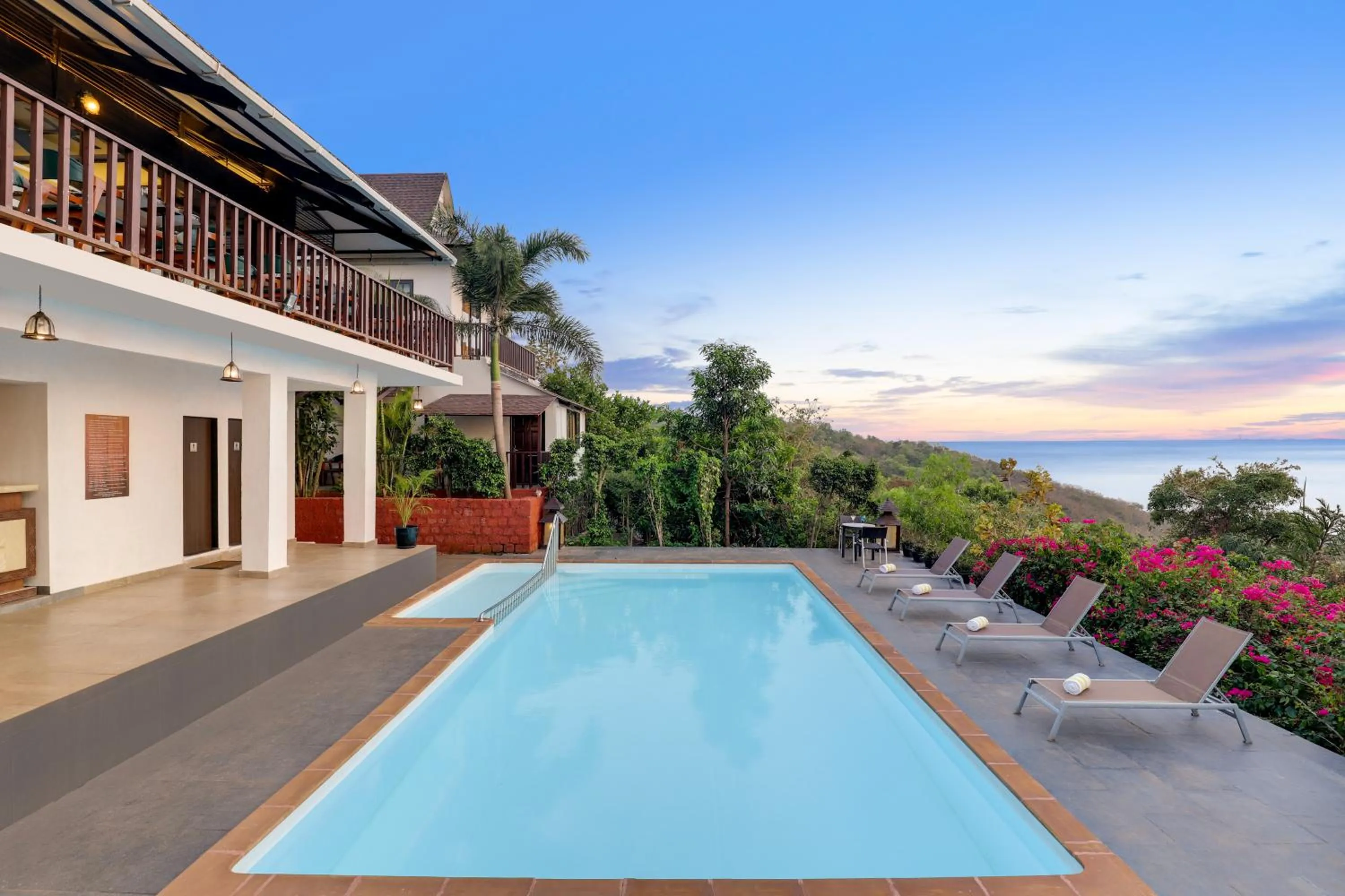 Swimming pool in Lemon Tree Hotel, Dapoli