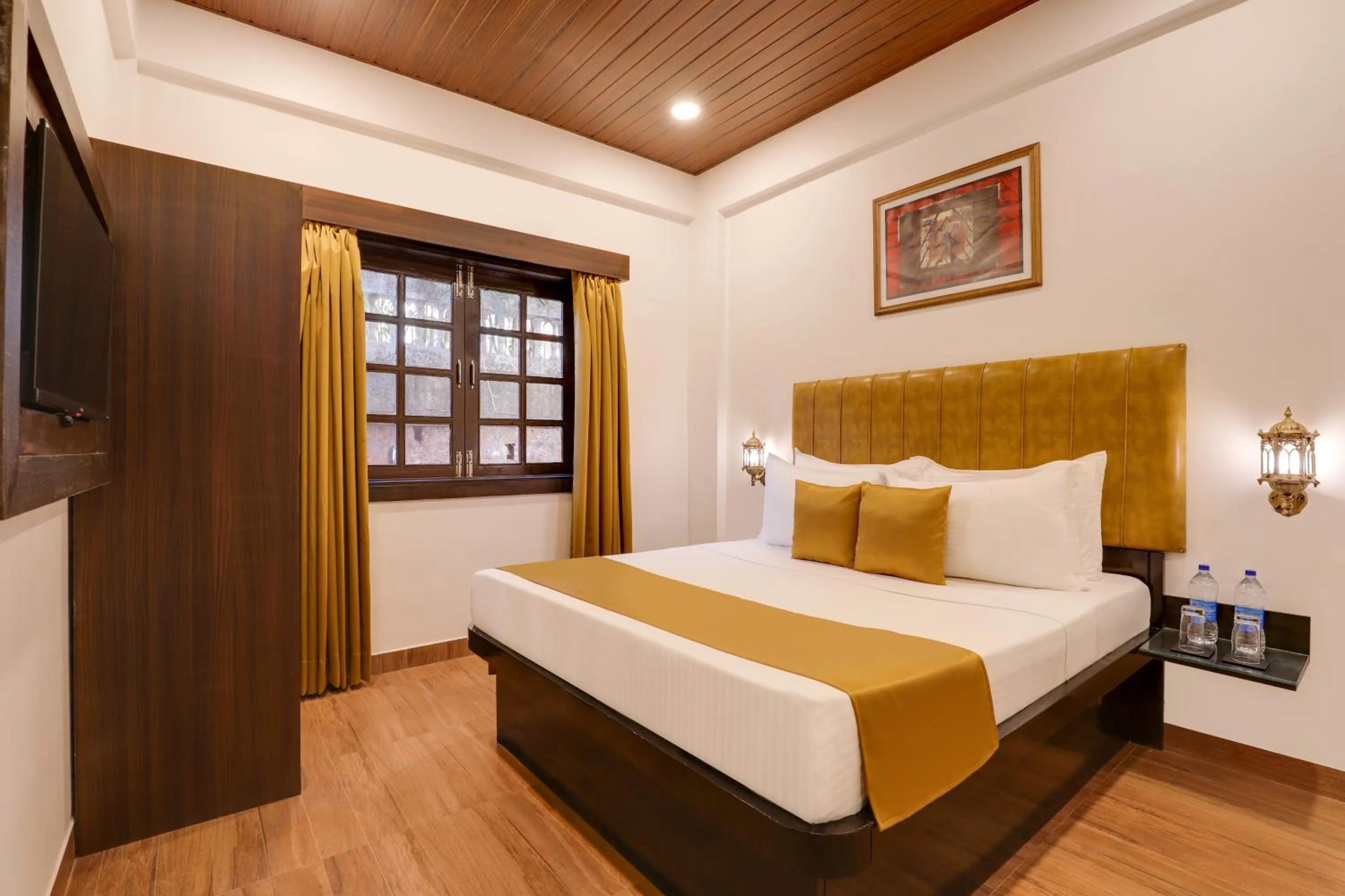 Bedroom, Bed in Lemon Tree Hotel, Dapoli
