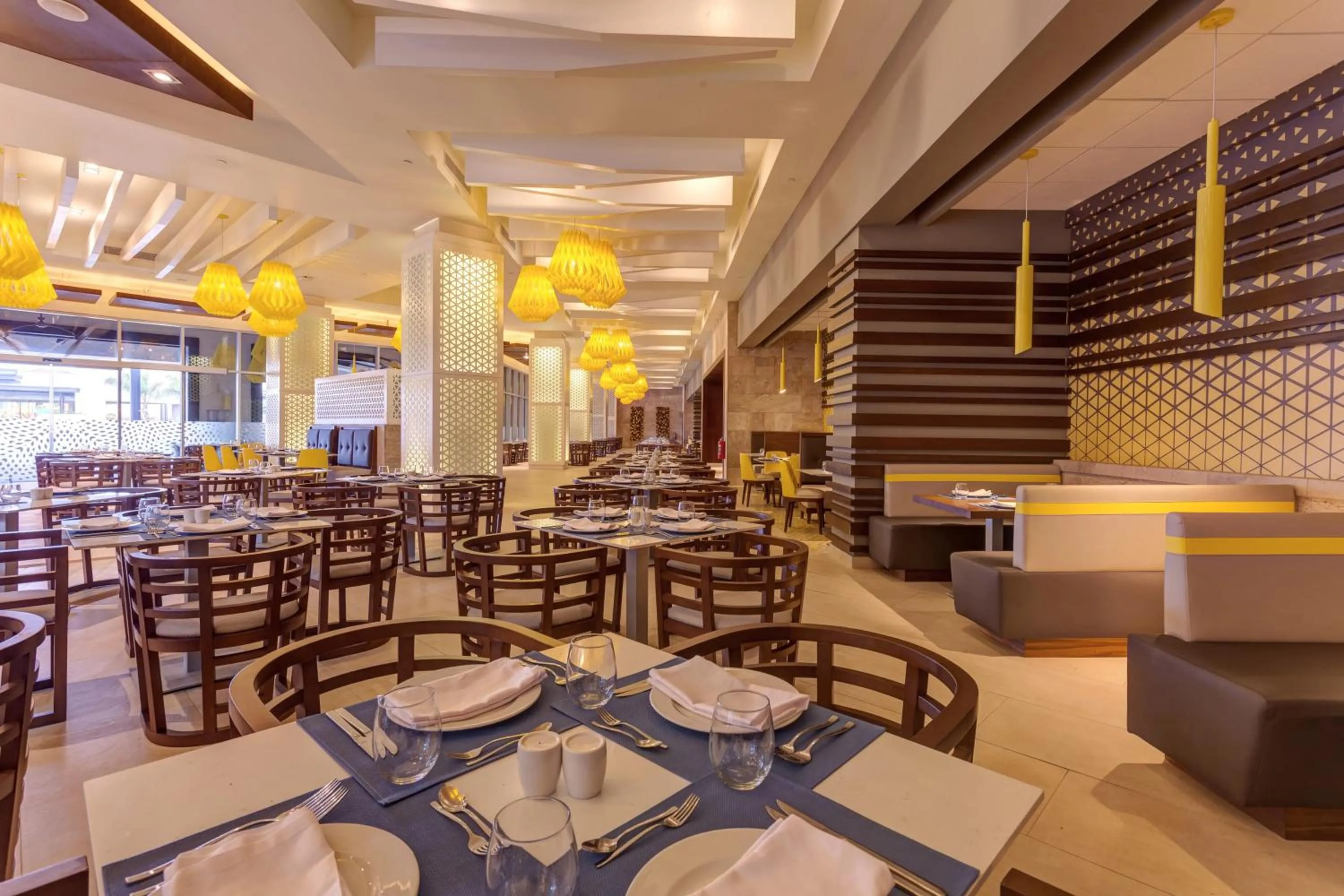 Restaurant/places to eat in Royalton Bavaro, An Autograph Collection All-Inclusive Resort & Casino