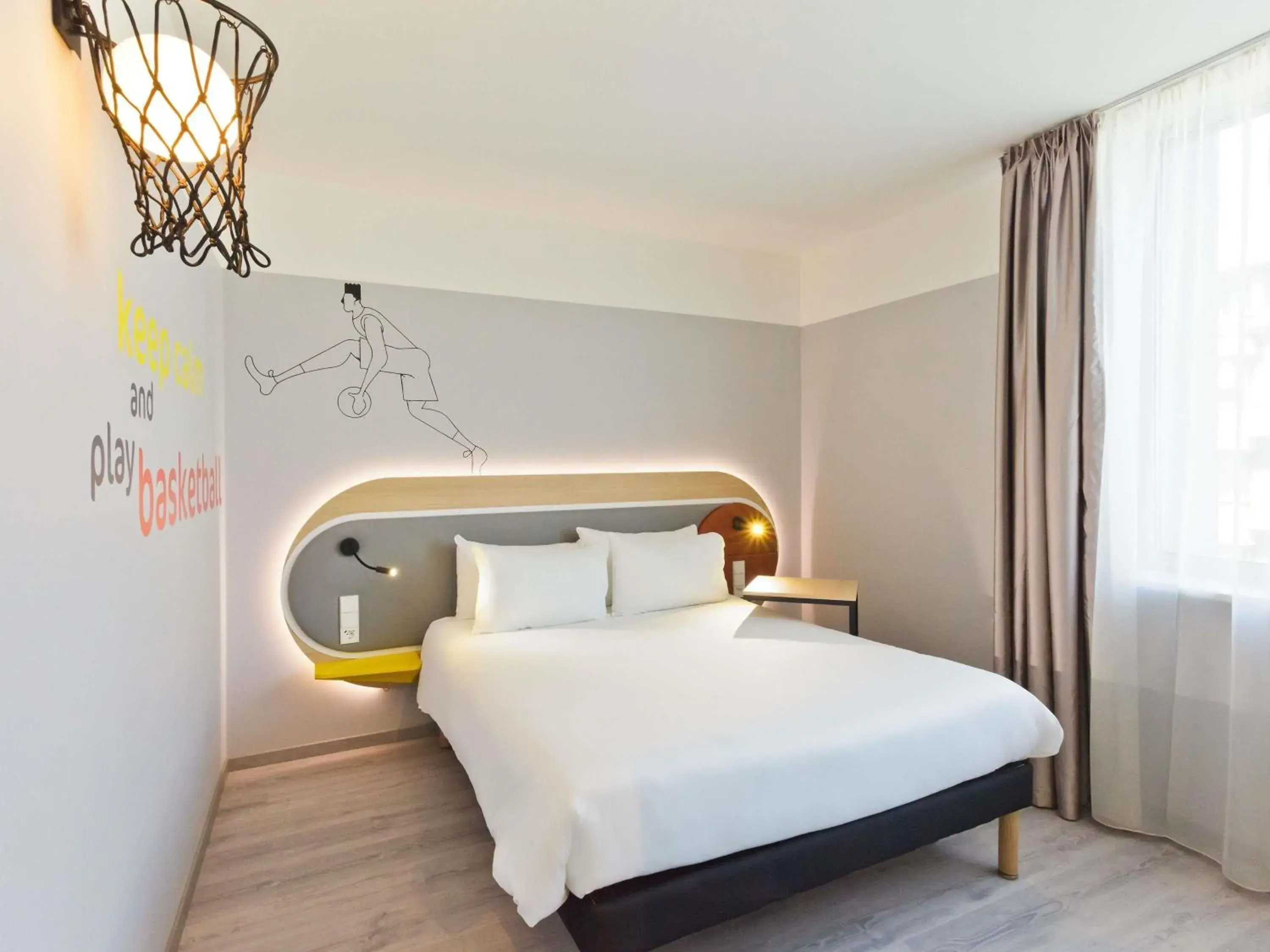 Room with Queen Bed and Sofa Bed - single occupancy in IBIS Styles Kaunas Centre Room with Queen Bed and Sofa Bed - single occupancy in IBIS Styles Kaunas Centre