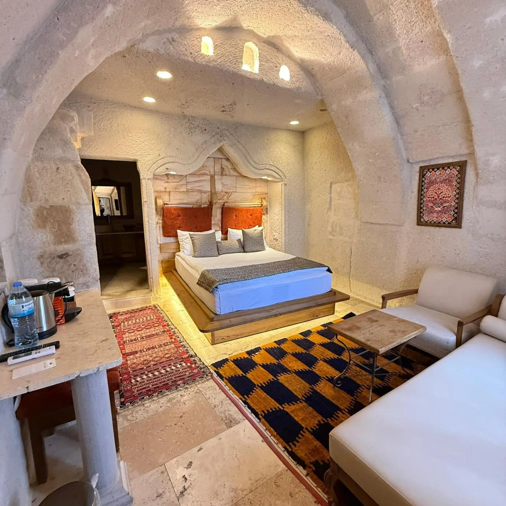 Photo of the whole room, Bed in Local Cave House