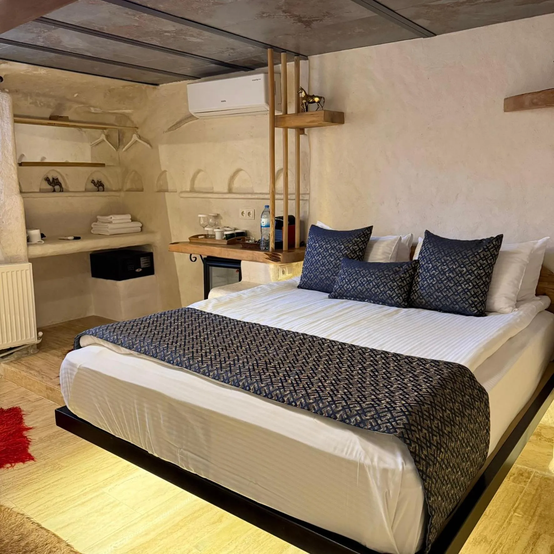 Photo of the whole room, Bed in Local Cave House