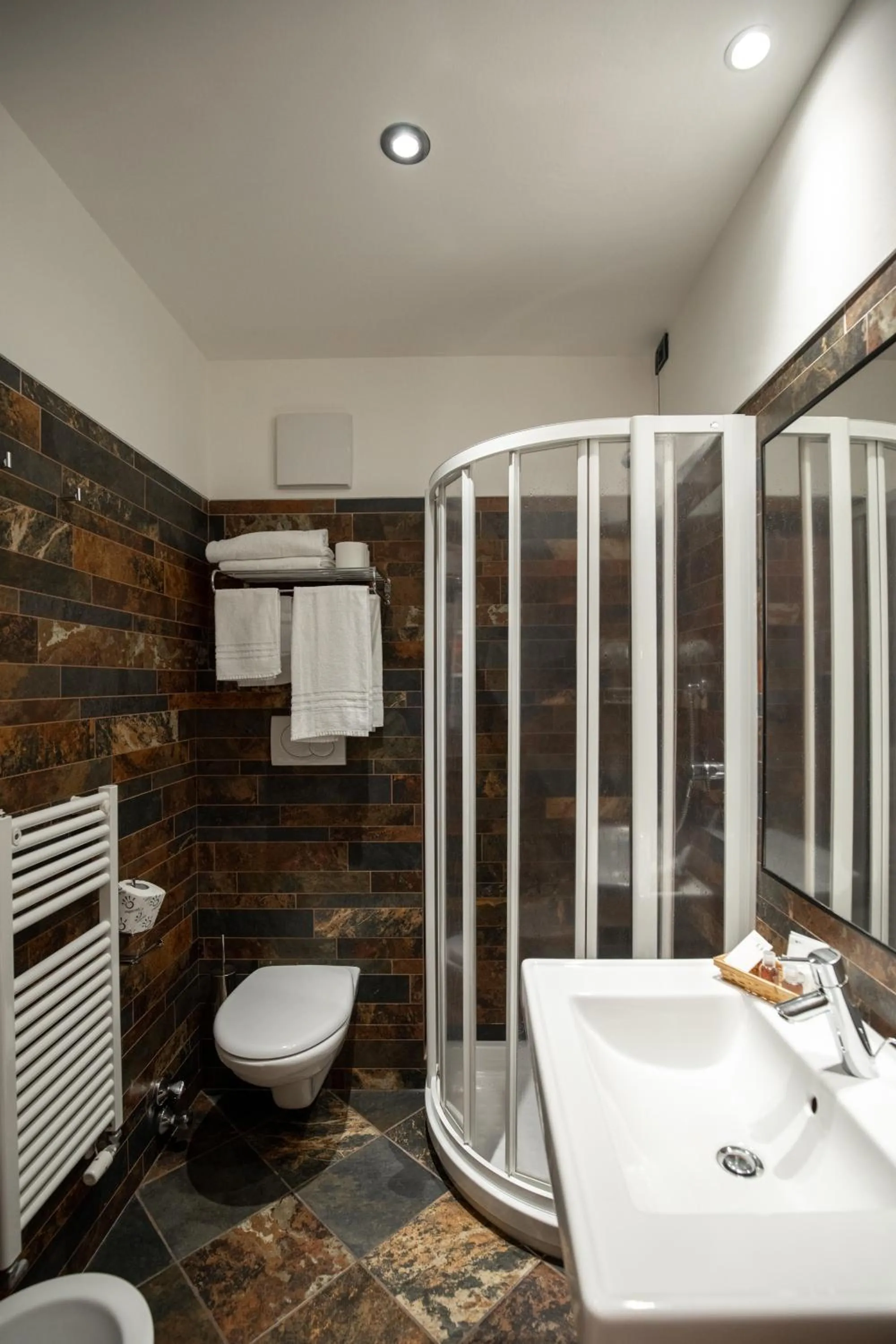 Bathroom in Hotel Isolabella Wellness