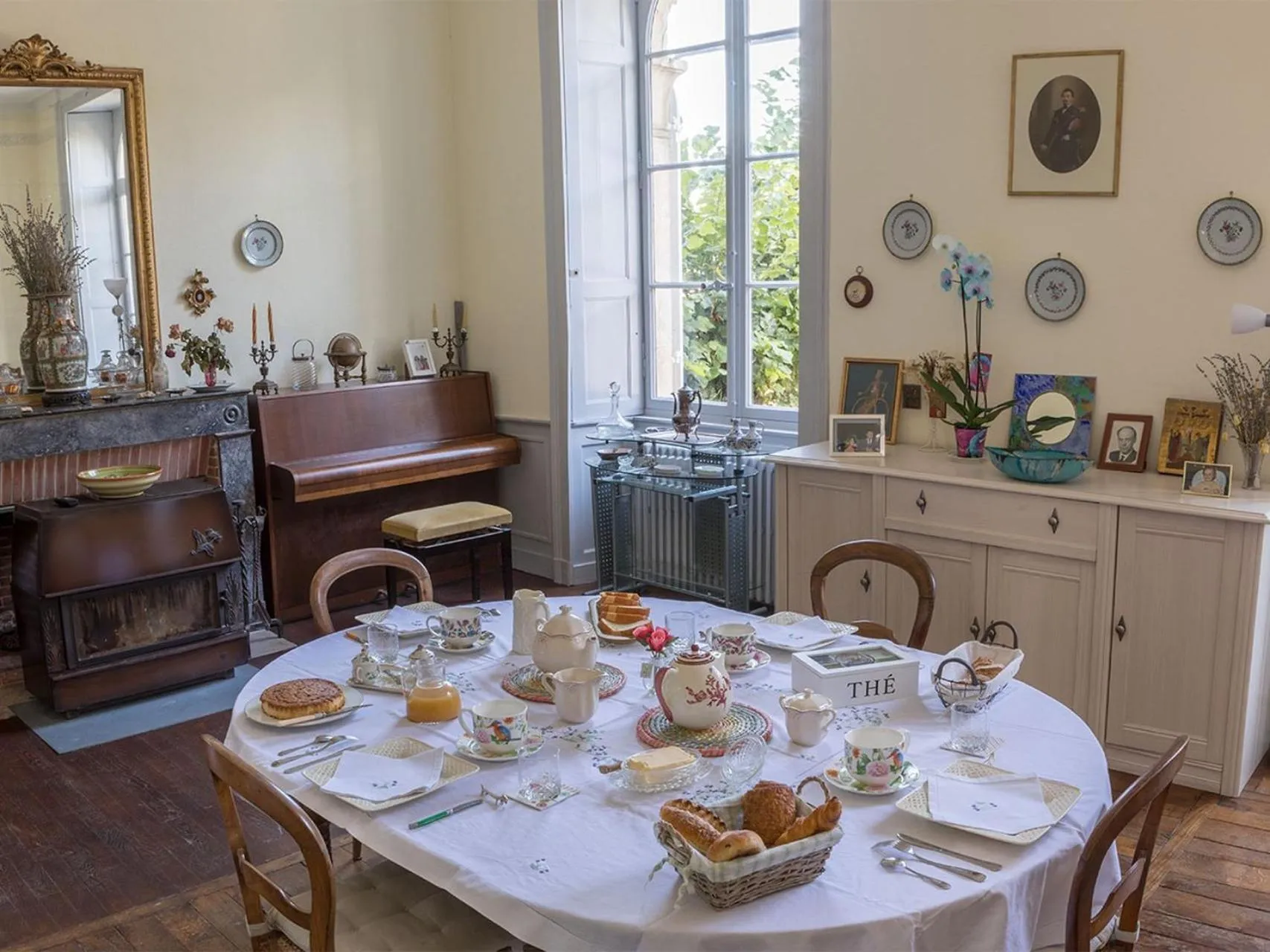 Dining area in Chambre d'hotes La maison de Maître
