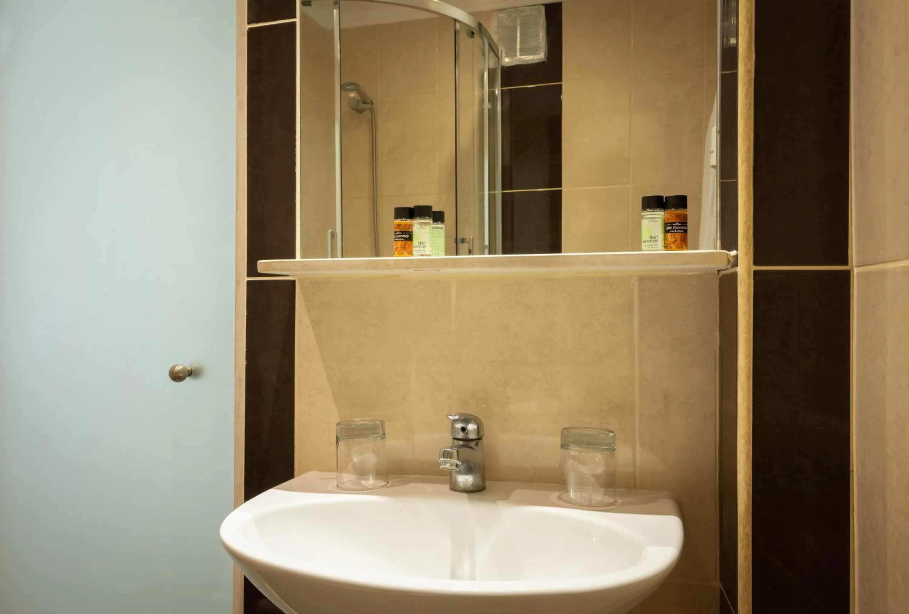 Bathroom in Canvas by Mitsis Messonghi