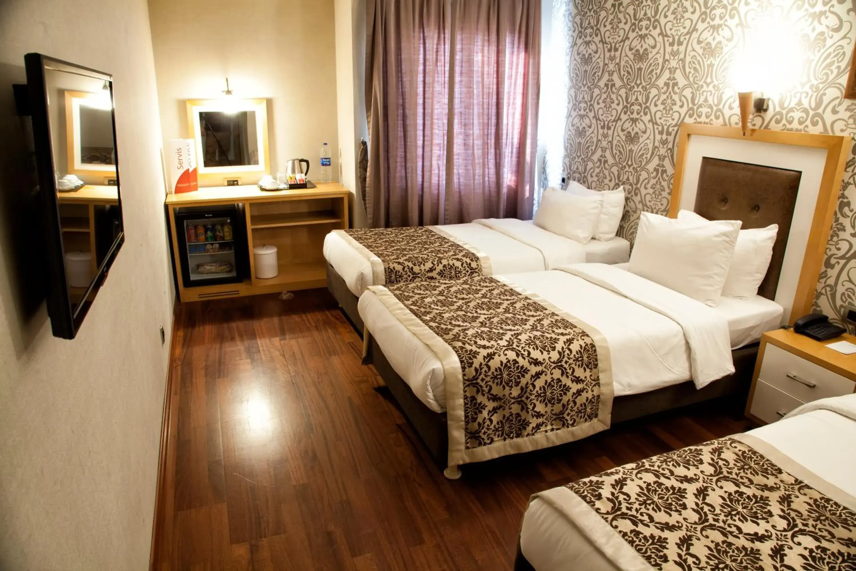 Budget Triple Room in Nova Plaza Taksim Square Budget Triple Room in Nova Plaza Taksim Square