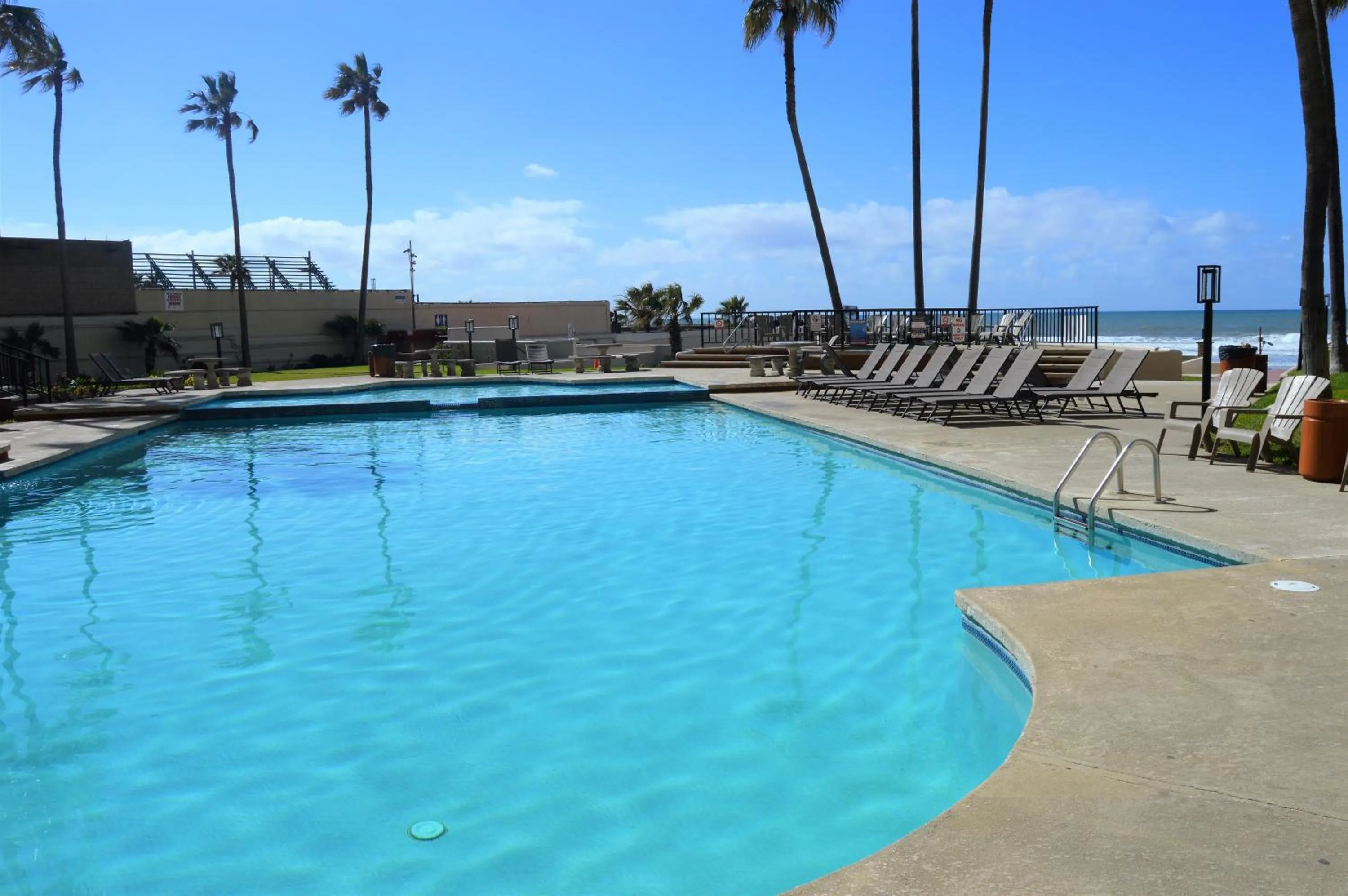 Swimming pool in Rosarito Inn