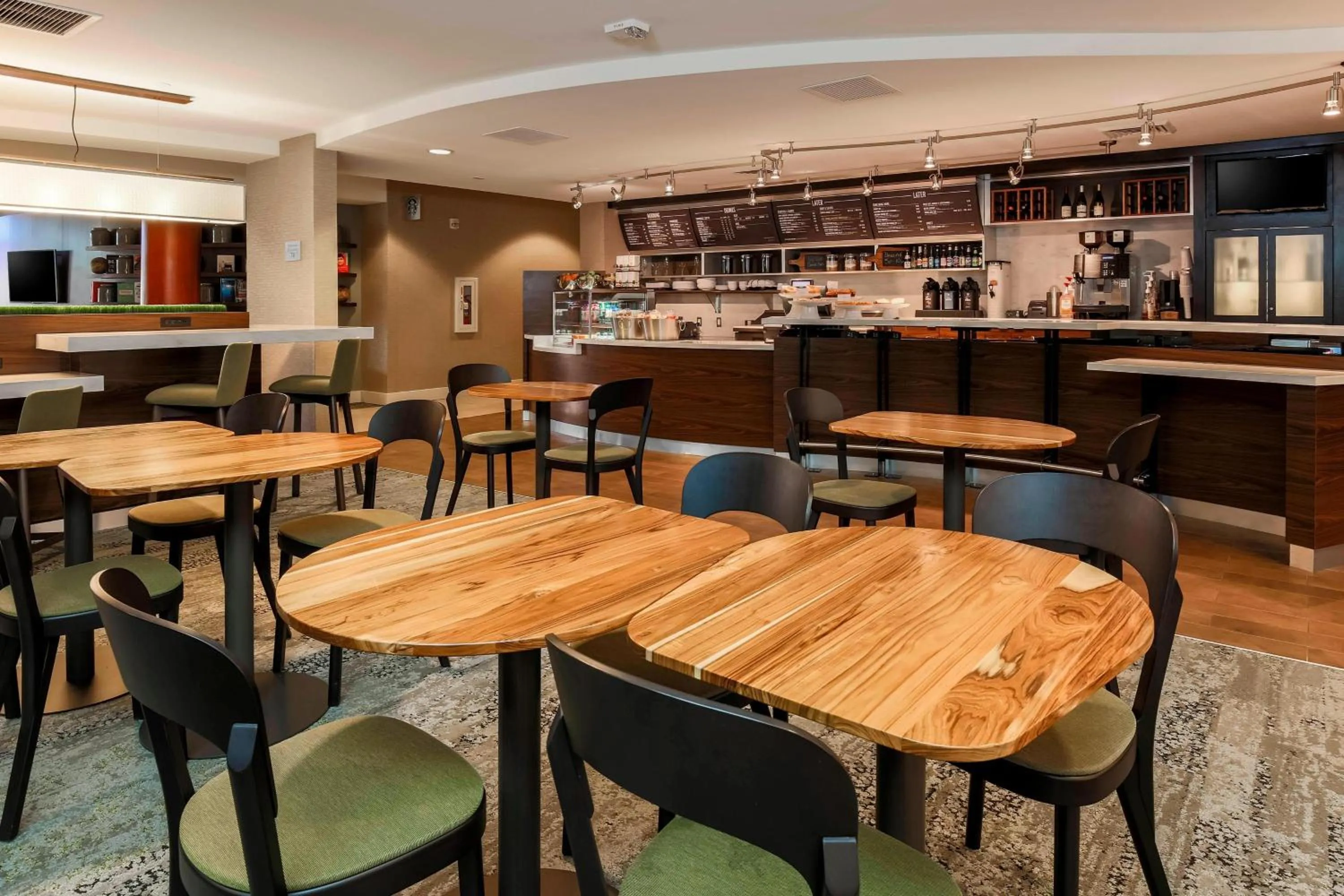 Restaurant/places to eat in Courtyard by Marriott Potomac Mills Woodbridge
