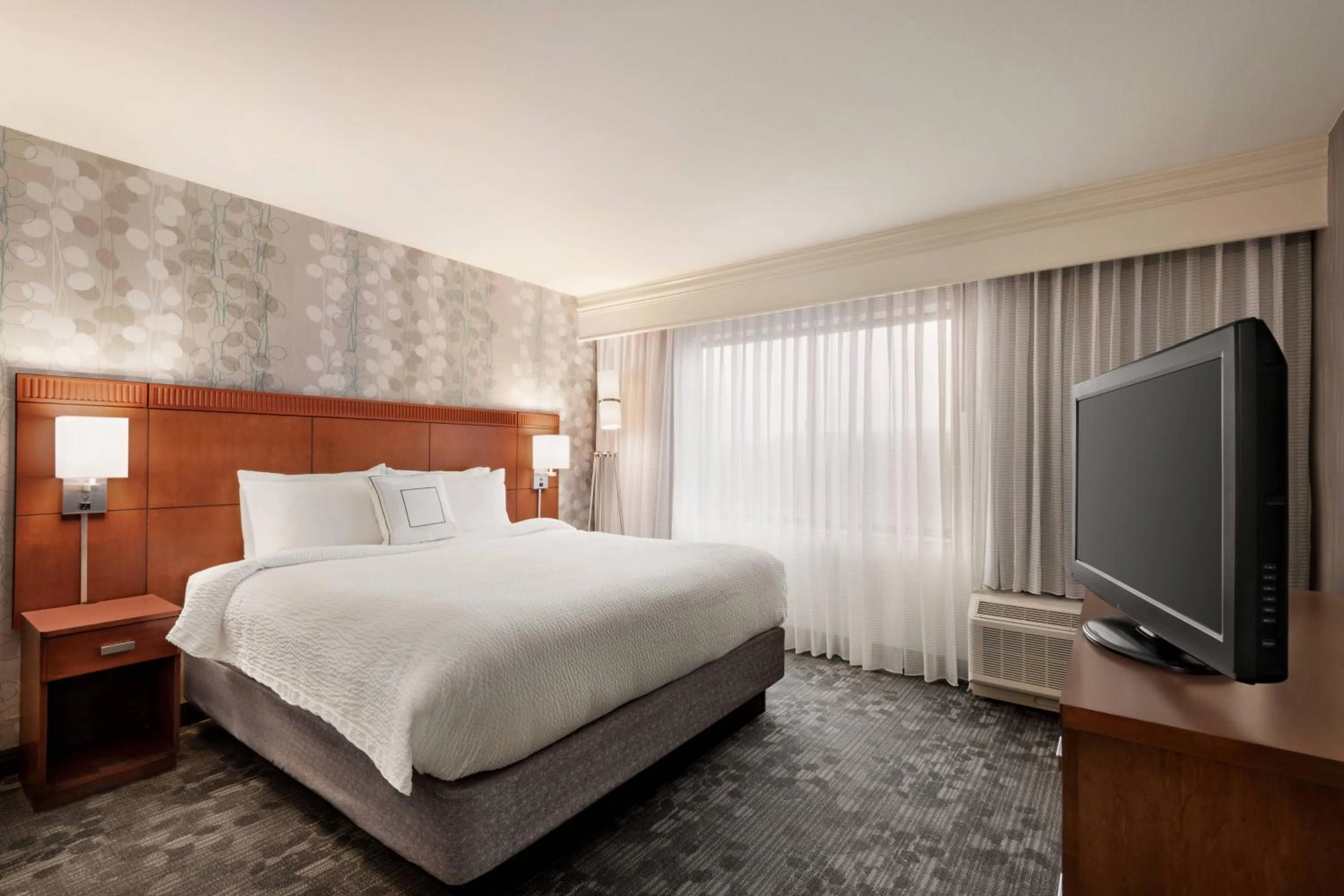 Bedroom, Bed in Courtyard by Marriott Potomac Mills Woodbridge