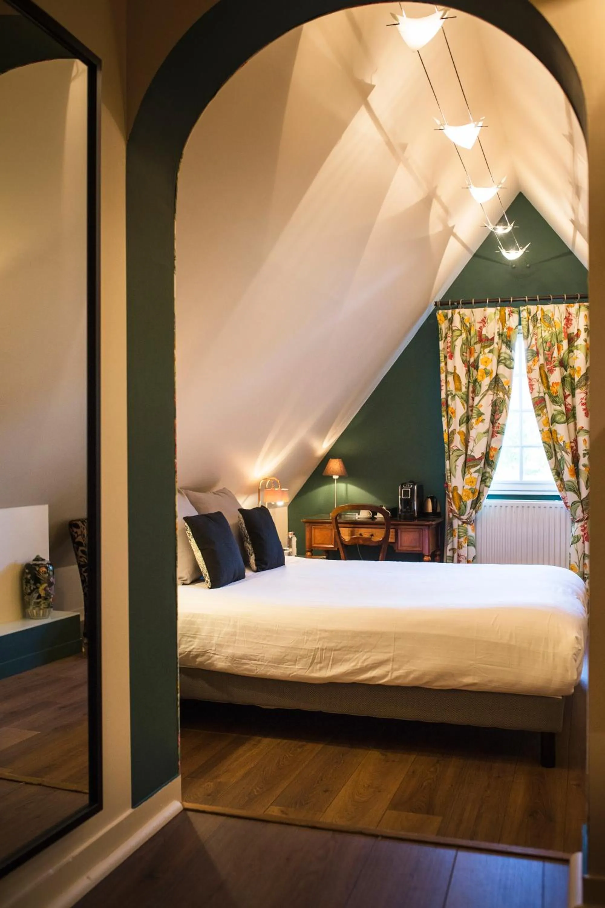 Bed in La Mare aux Oiseaux, The Originals Collection