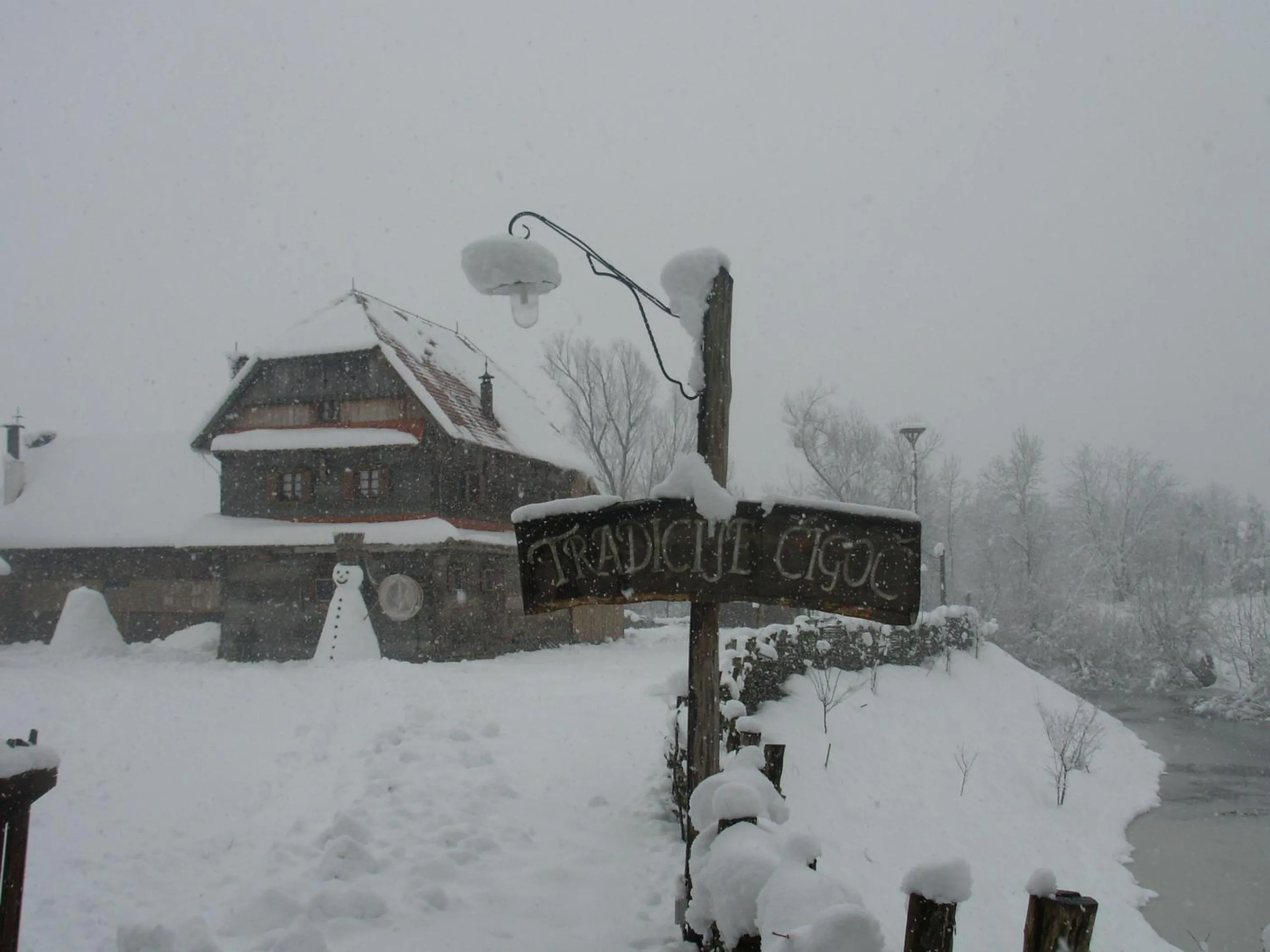 Facade/entrance in Tradicije Cigoc