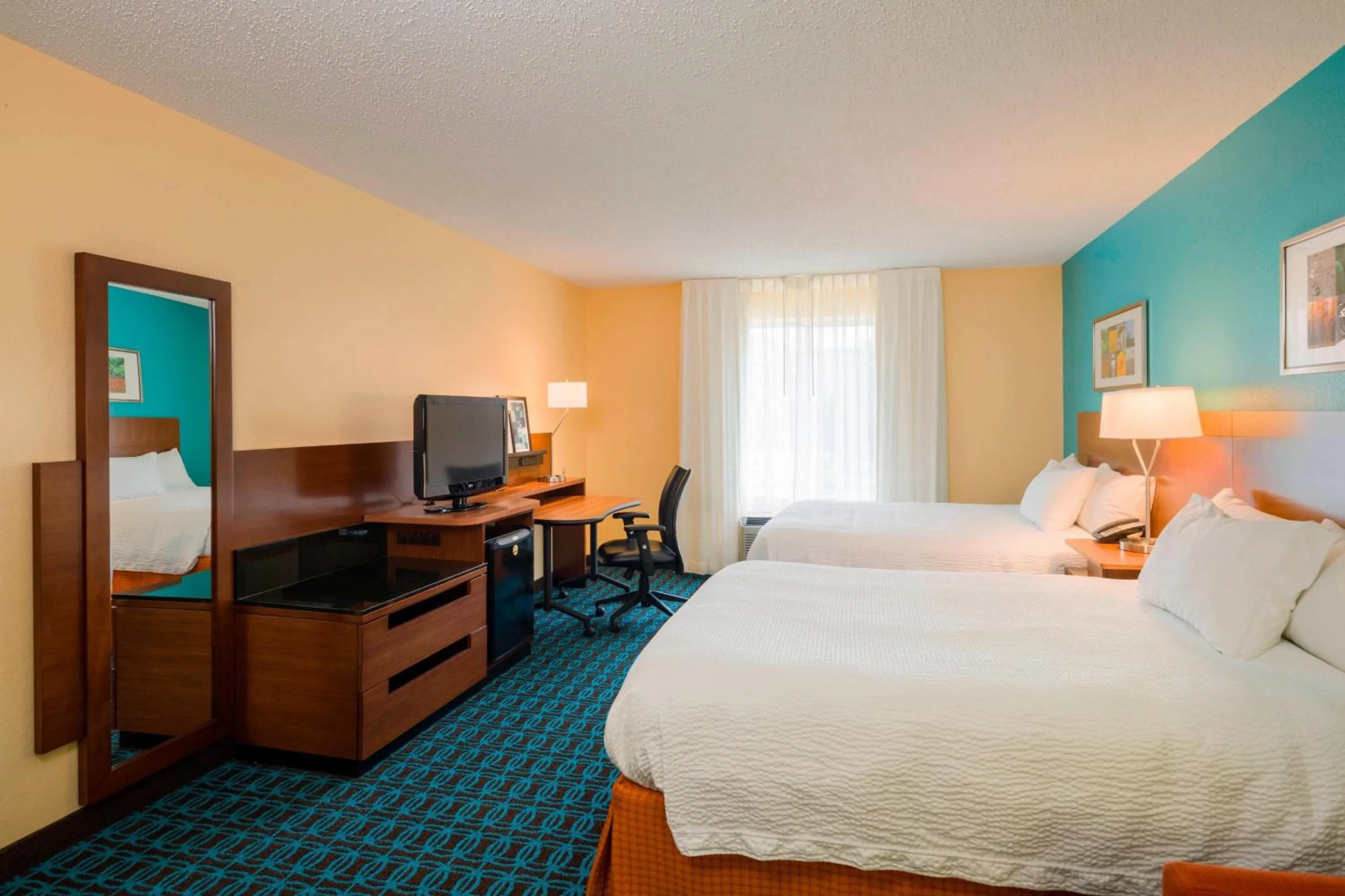 Photo of the whole room, Bed in Best Western Allentown Bethlehem Lehigh Valley Inn & Suites
