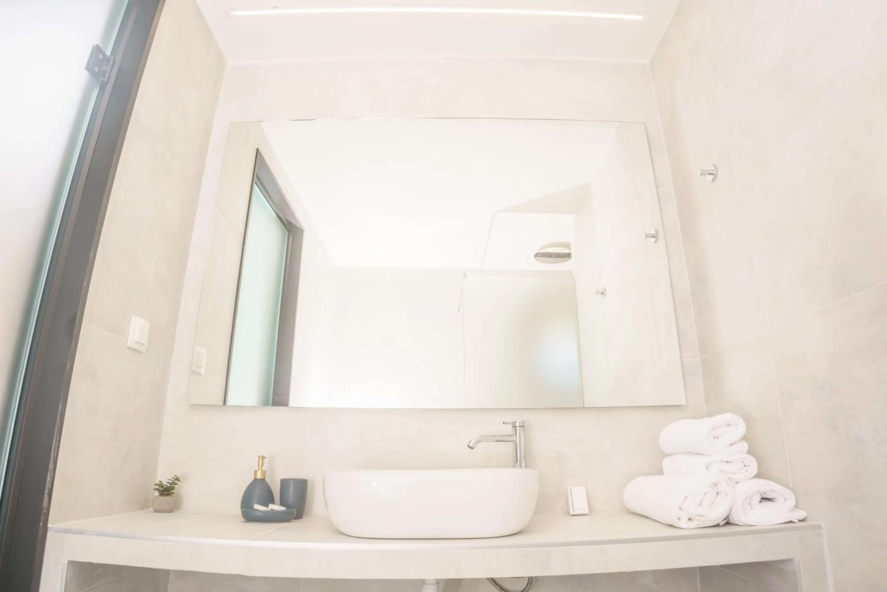 Shower in Sunlight Hotel