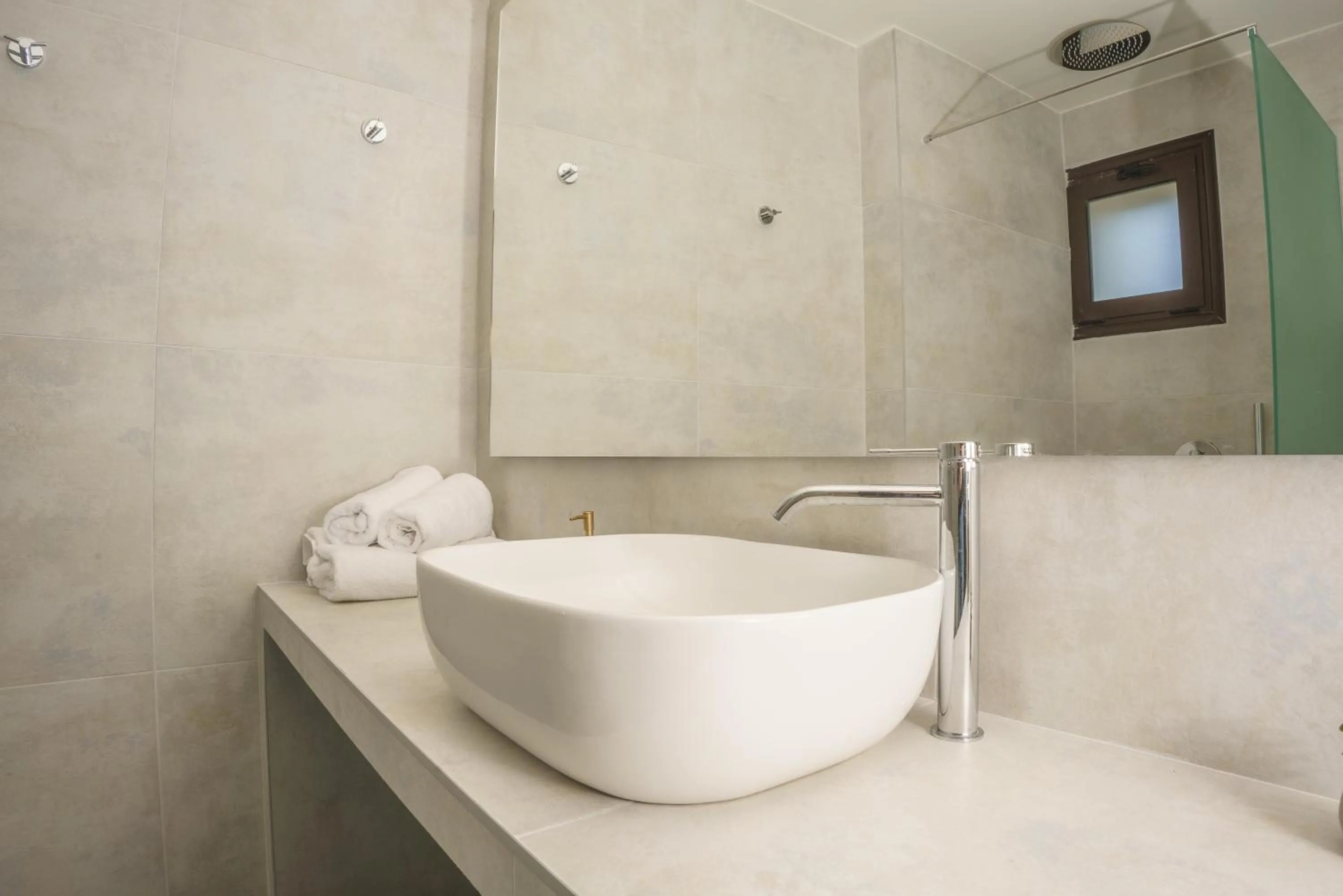 Shower in Sunlight Hotel