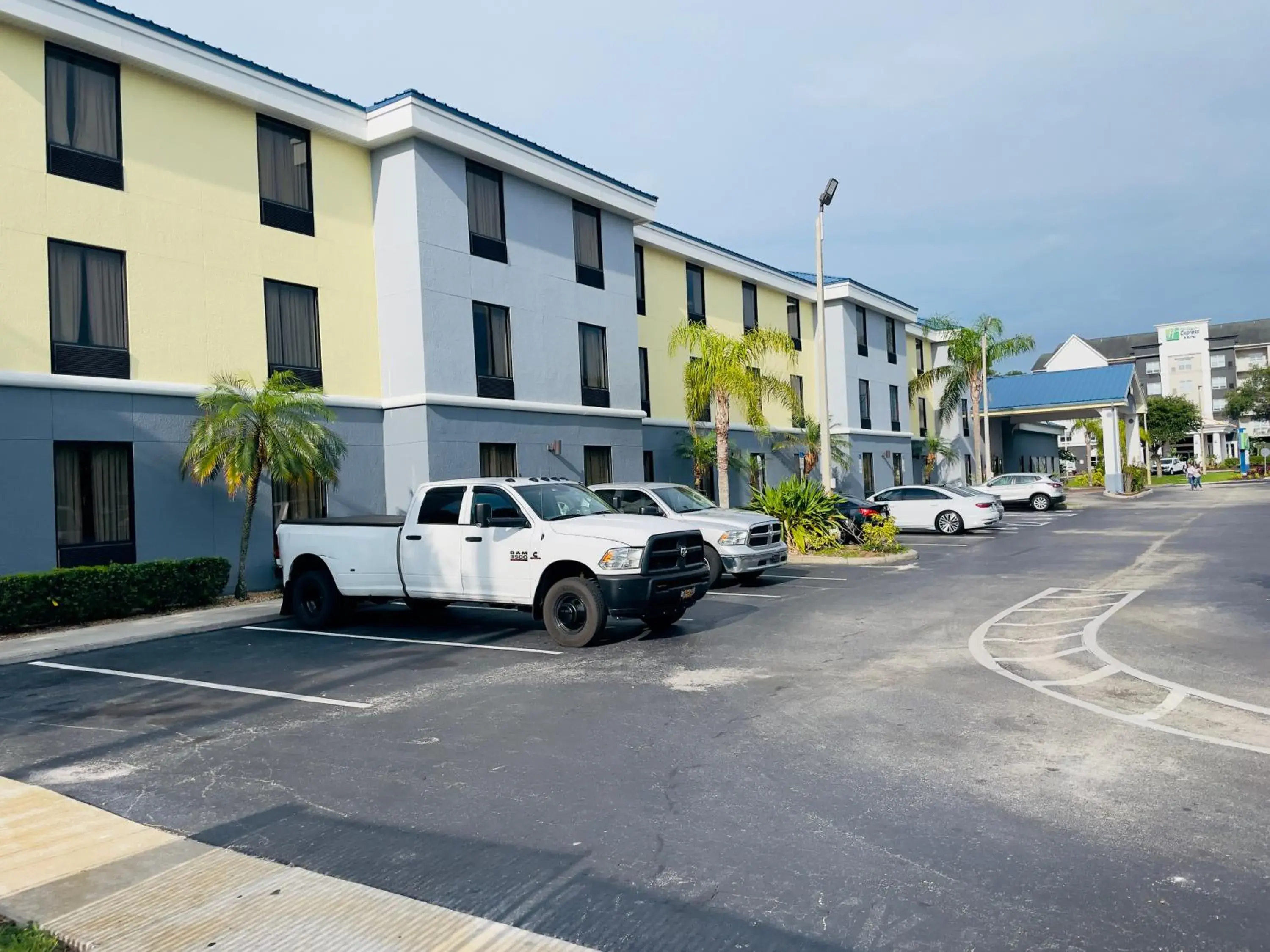 King Suite - Non-Smoking in Days Inn & Suites by Wyndham Lakeland King Suite - Non-Smoking in Days Inn & Suites by Wyndham Lakeland