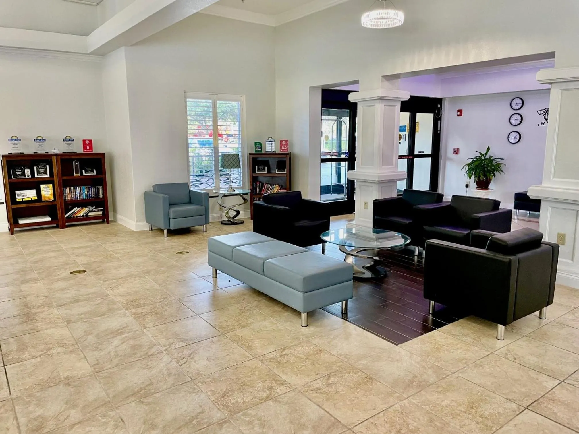 Lobby or reception in Days Inn & Suites by Wyndham Lakeland