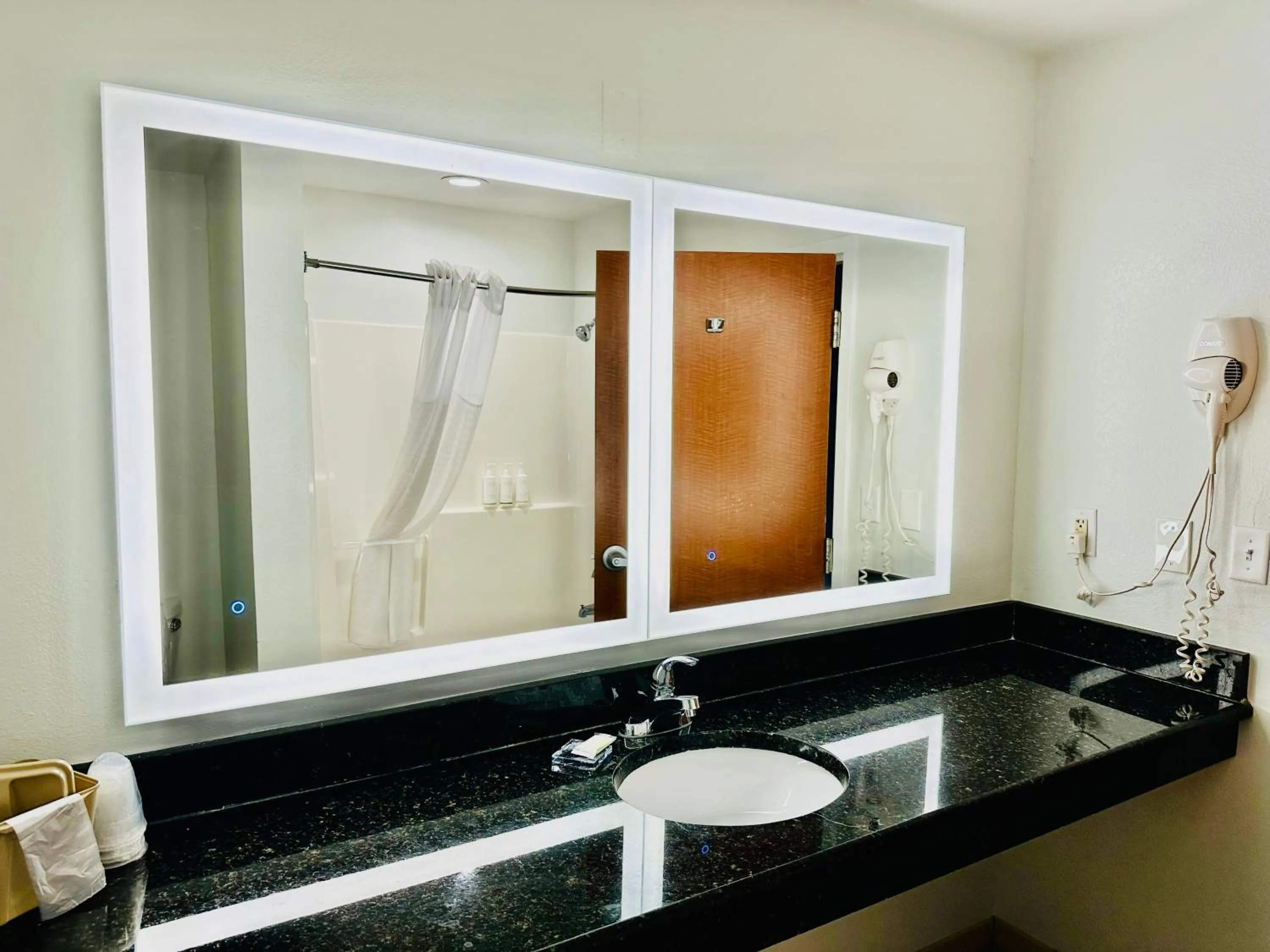 Bathroom in Days Inn & Suites by Wyndham Lakeland