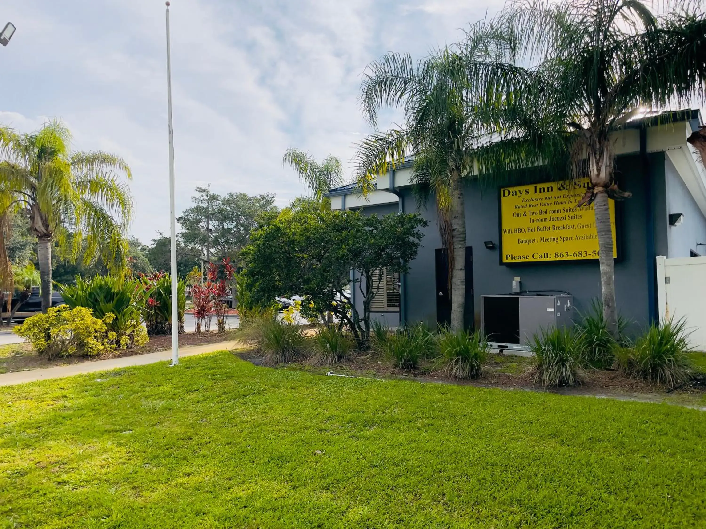 Family Room in Days Inn & Suites by Wyndham Lakeland Family Room in Days Inn & Suites by Wyndham Lakeland