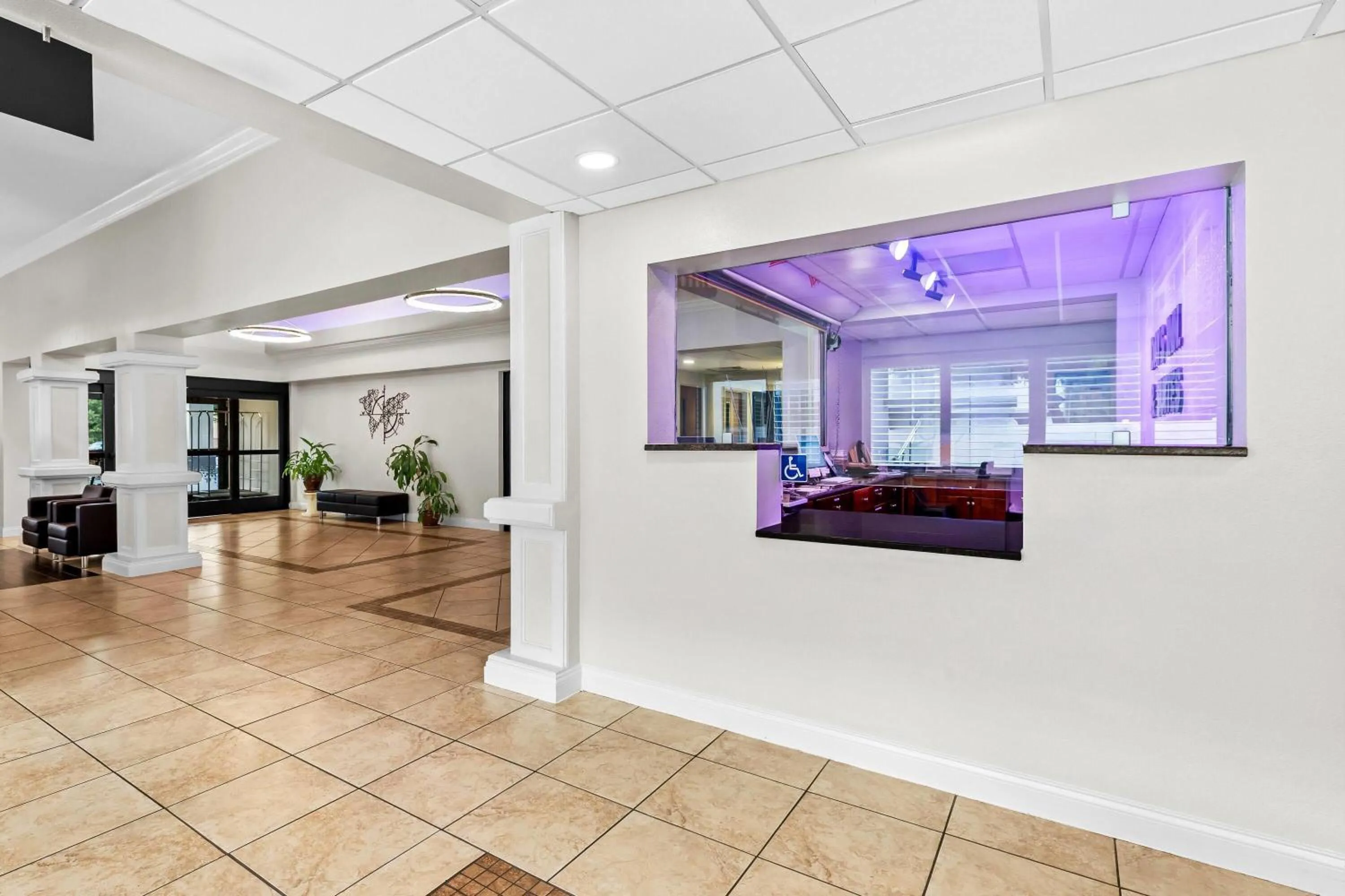 Lobby or reception in Days Inn & Suites by Wyndham Lakeland
