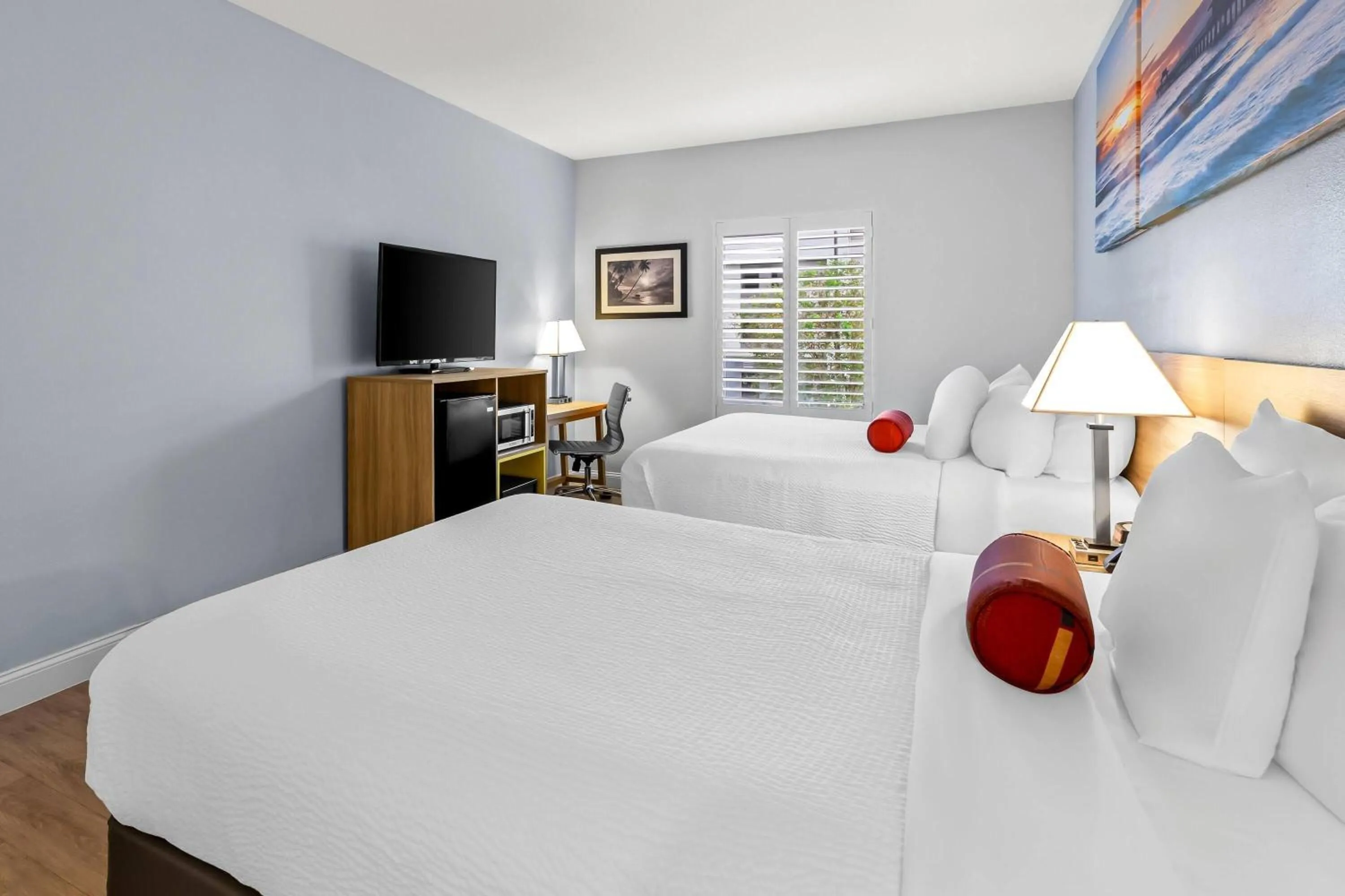 Bed in Days Inn & Suites by Wyndham Lakeland