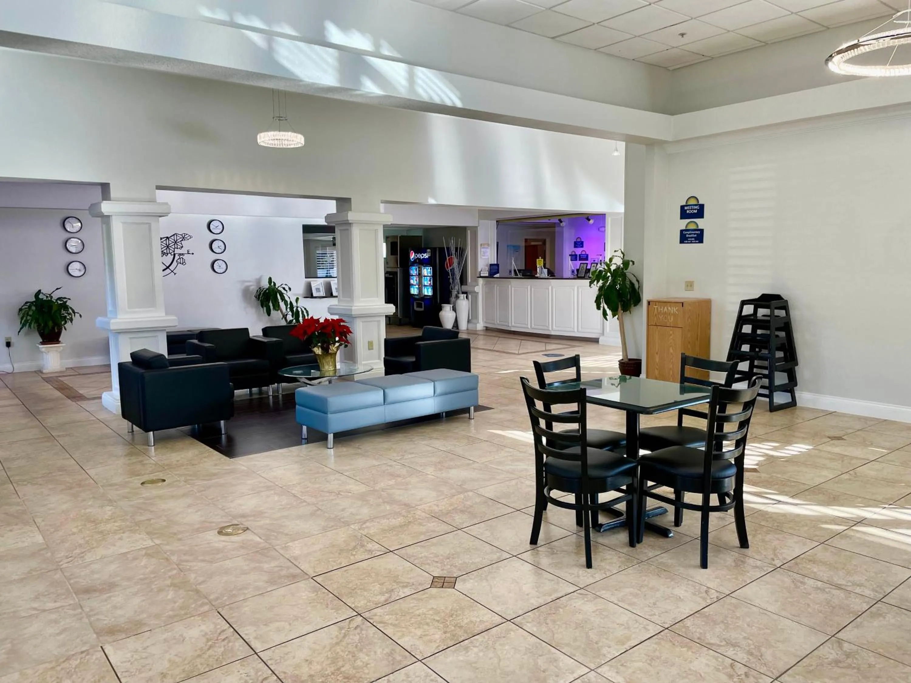 Lobby or reception in Days Inn & Suites by Wyndham Lakeland
