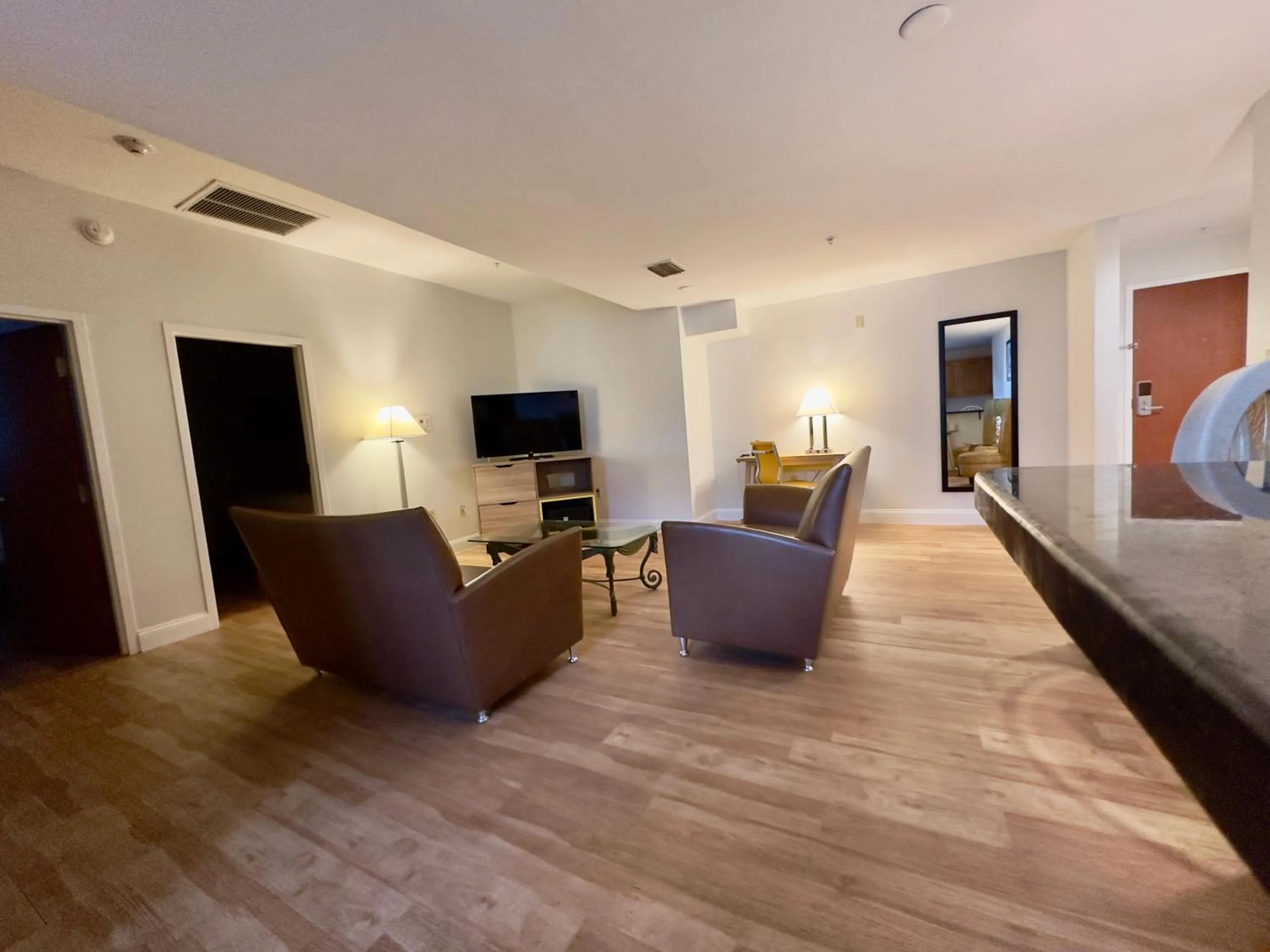 Living room in Days Inn & Suites by Wyndham Lakeland