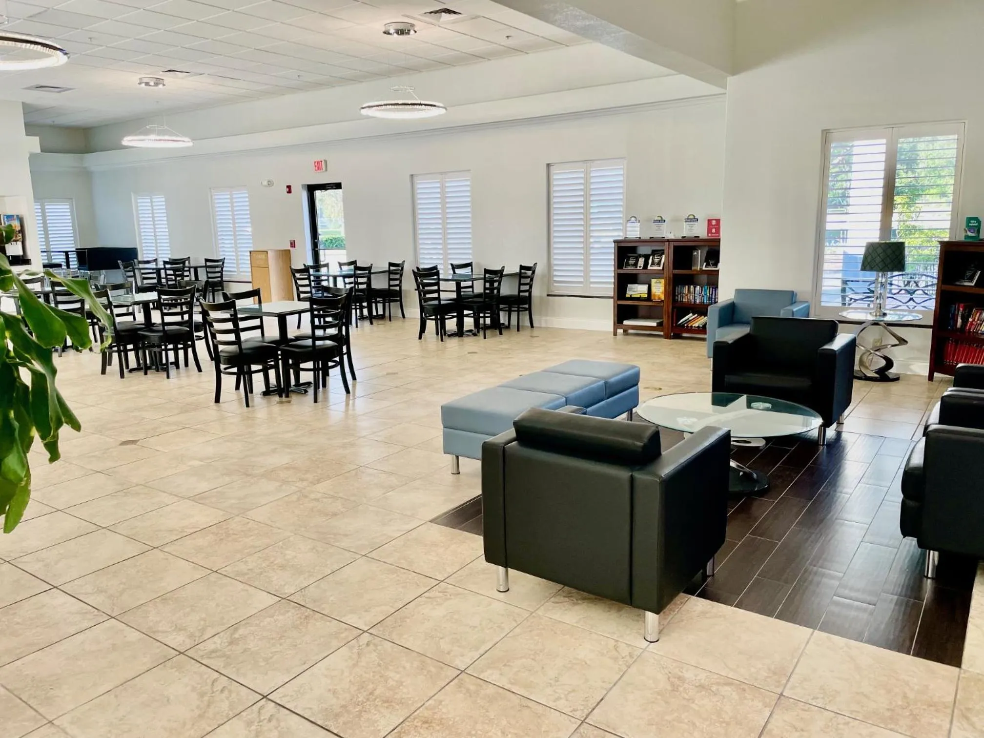 Lobby or reception in Days Inn & Suites by Wyndham Lakeland