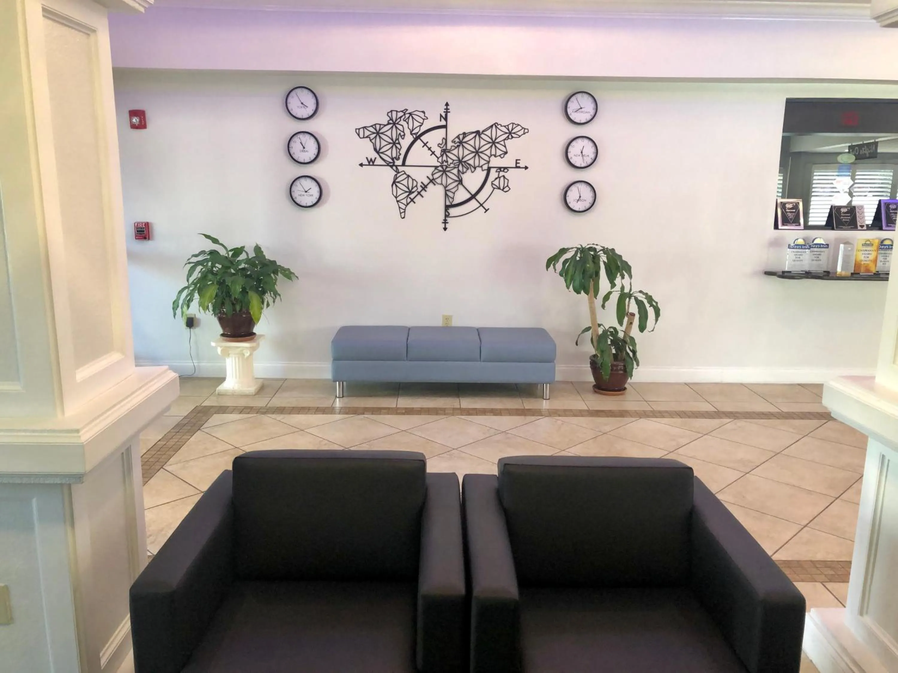 Lobby or reception in Days Inn & Suites by Wyndham Lakeland