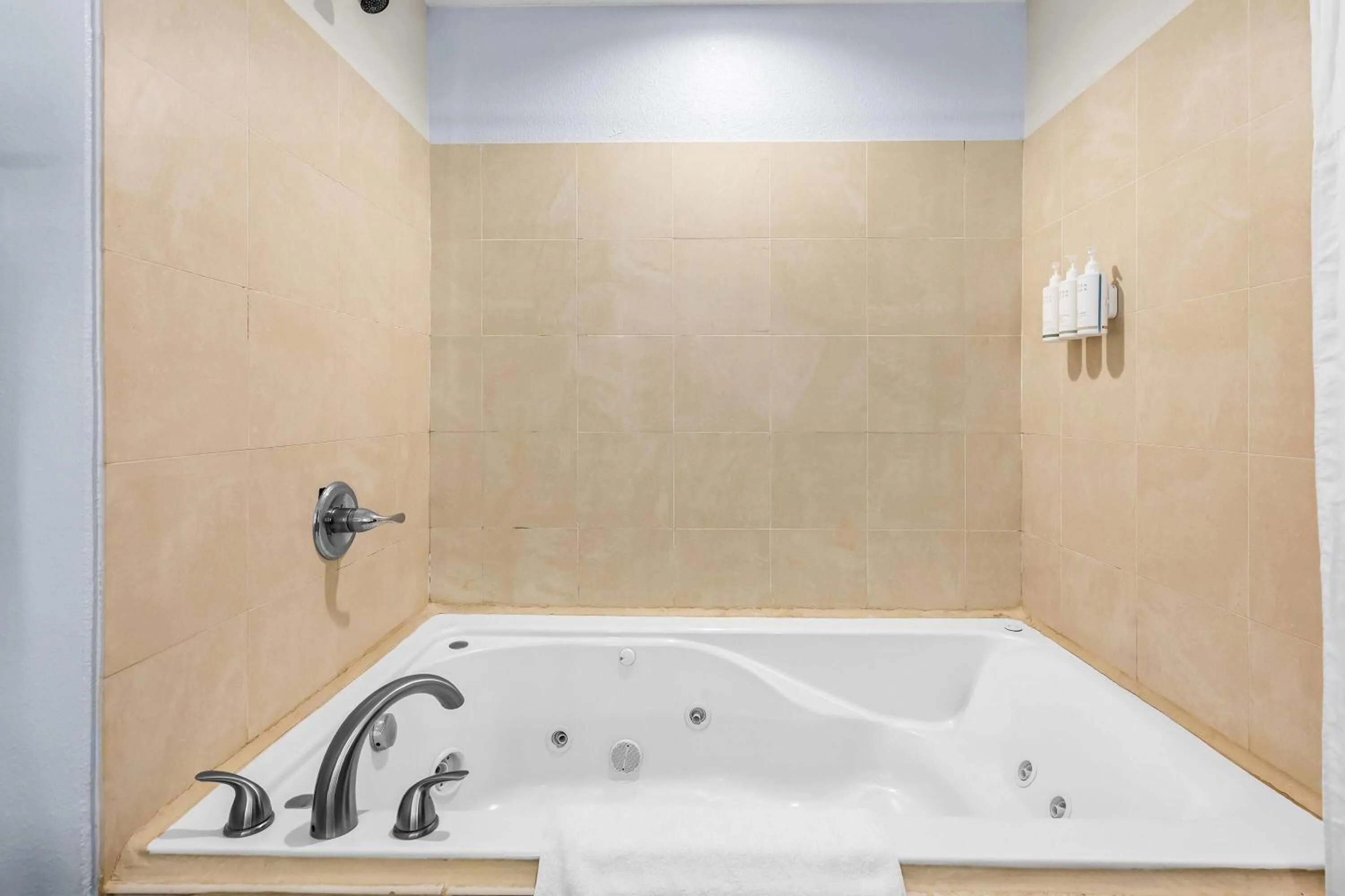 Photo of the whole room in Days Inn & Suites by Wyndham Lakeland