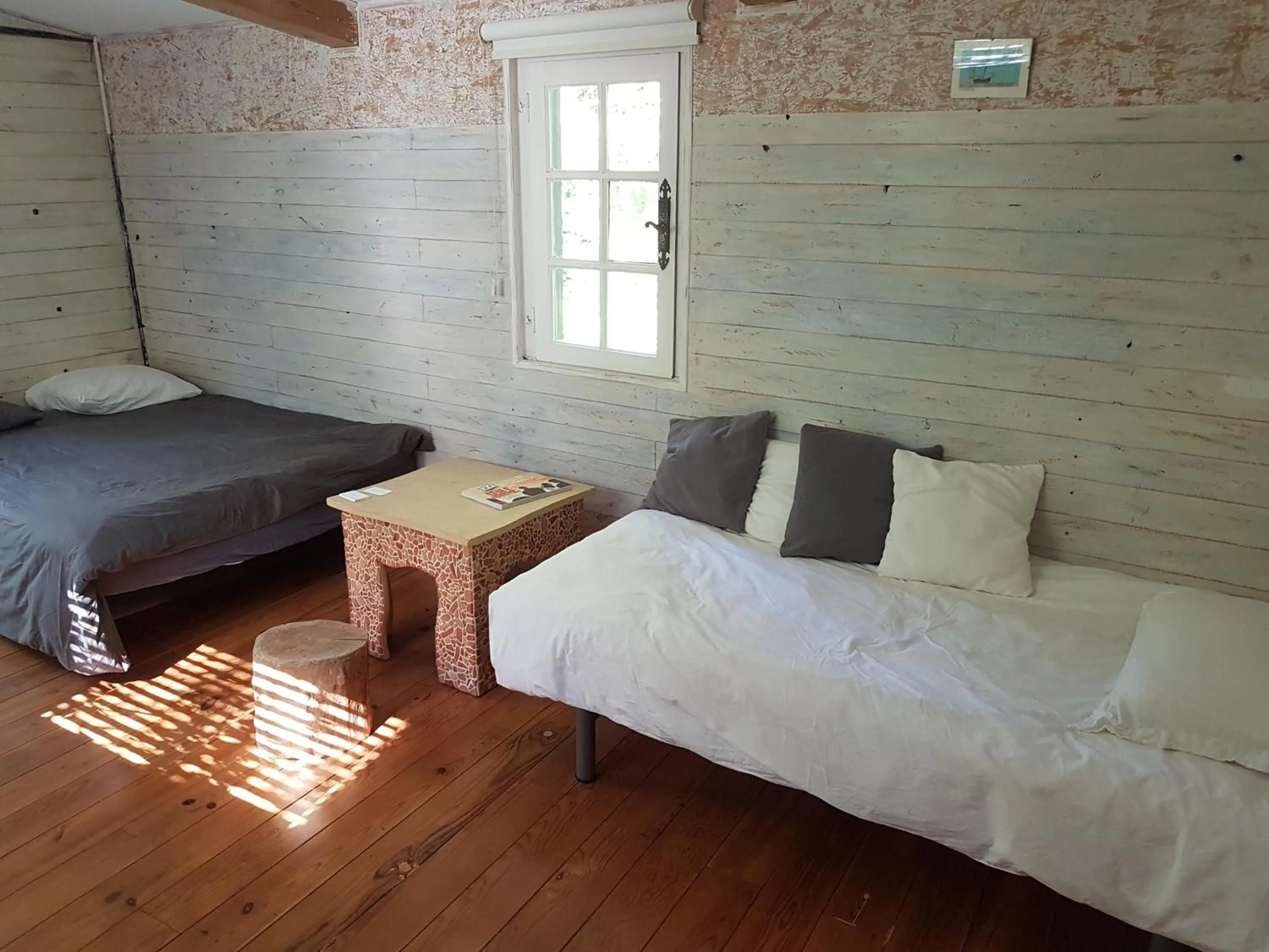 Photo of the whole room in Maison d'Hôtes Le Calme