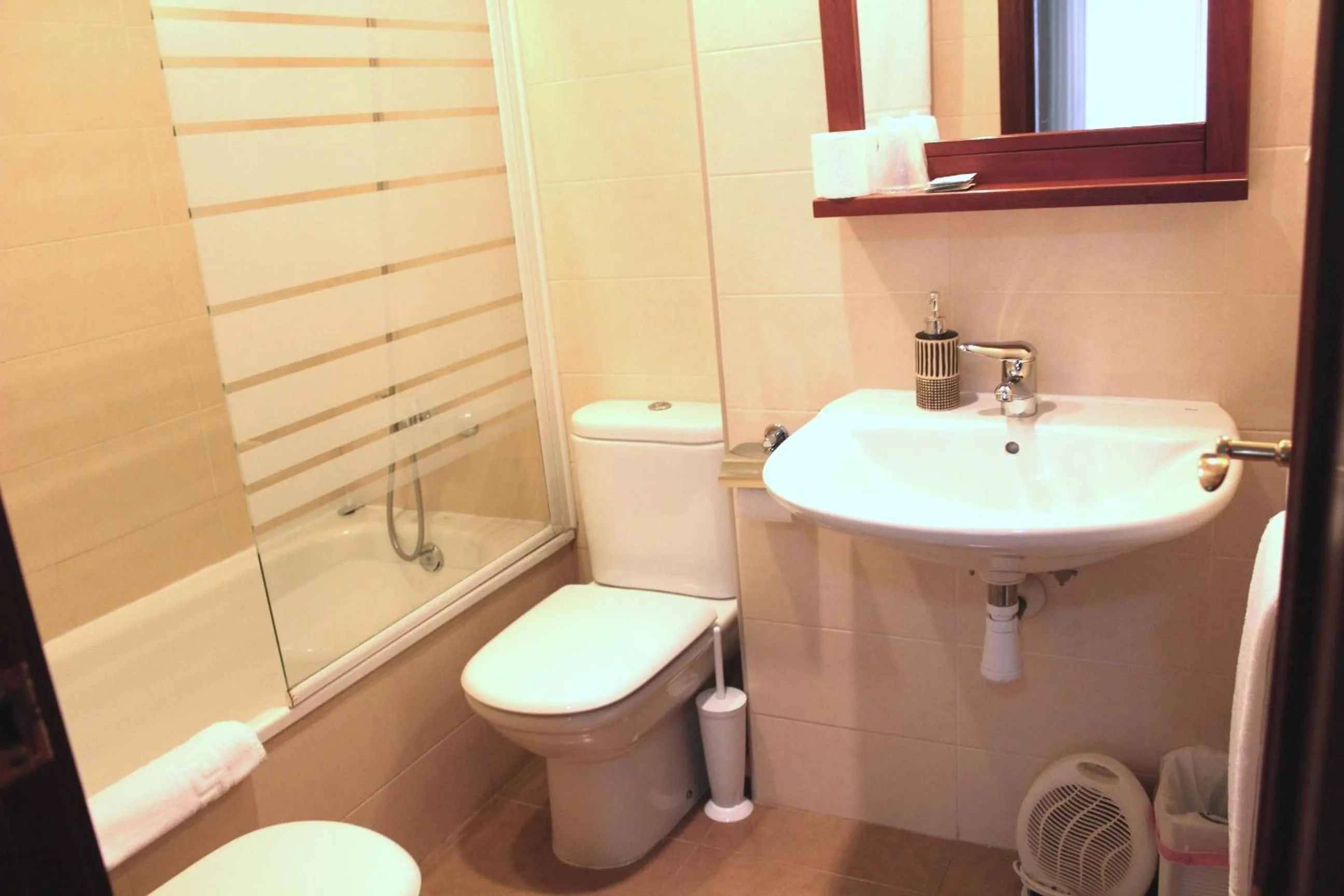 Toilet in Hotel Oreneta