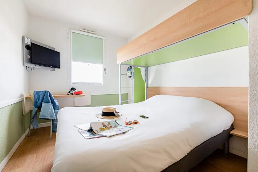 Photo of the whole room, Bed in ibis budget Carcassonne Aéroport - A61