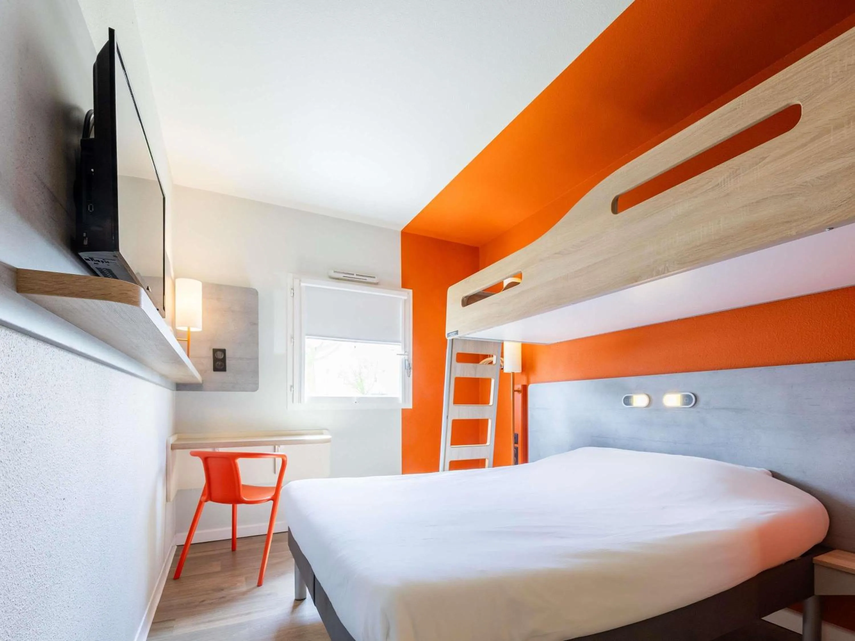 Bedroom, Bed in ibis budget Carcassonne Aéroport - A61