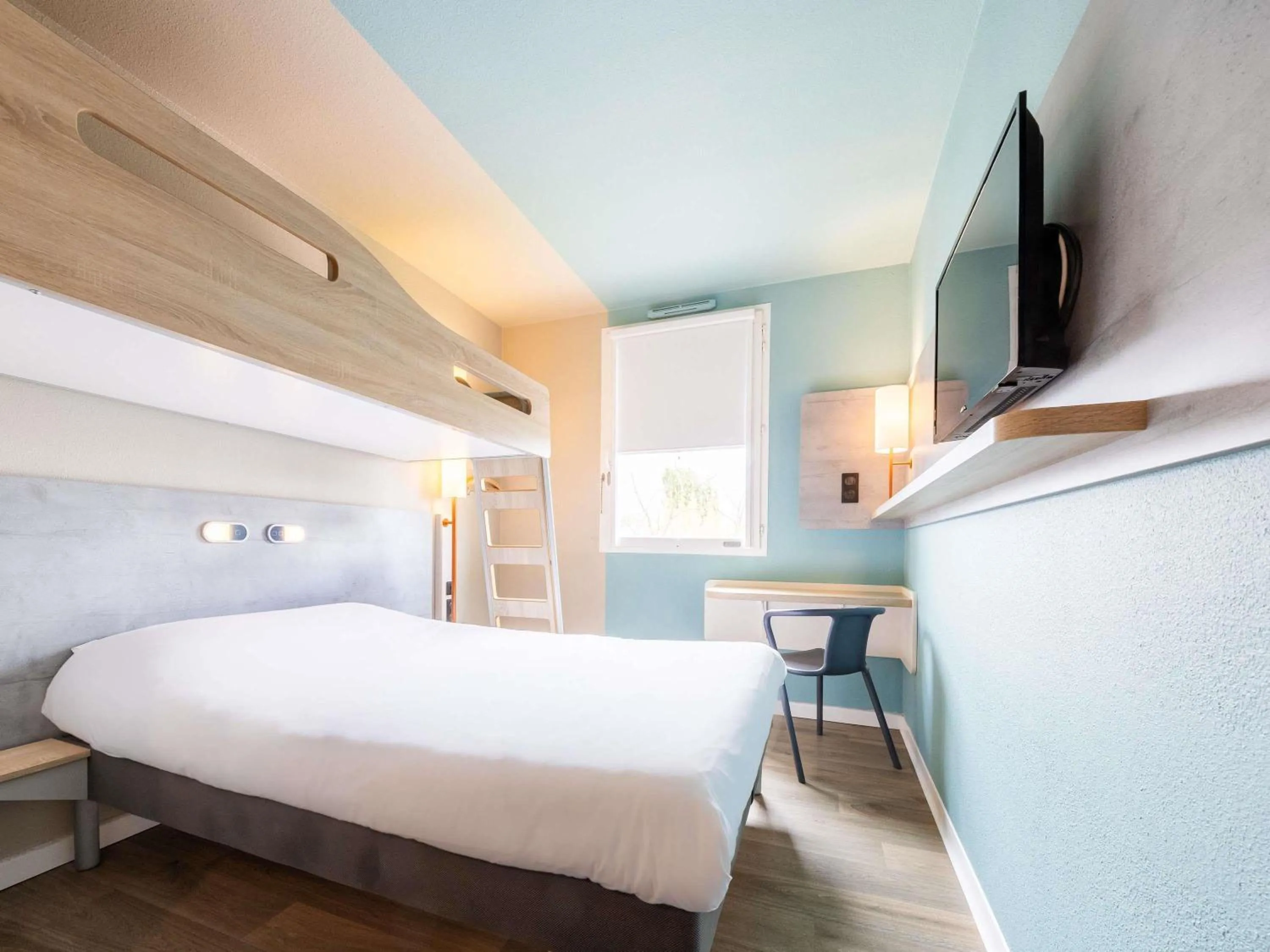 Bedroom, Bed in ibis budget Carcassonne Aéroport - A61