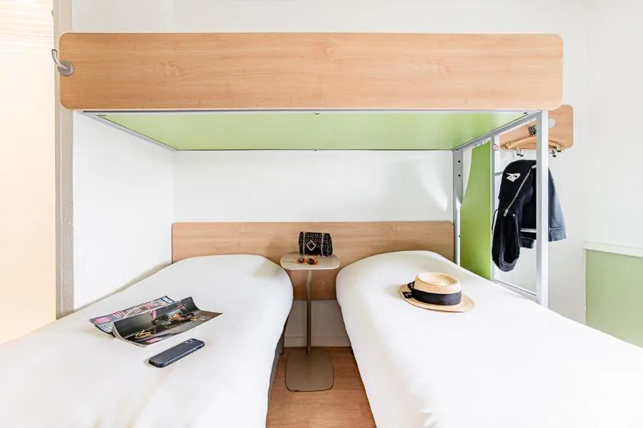 Photo of the whole room, Bed in ibis budget Carcassonne Aéroport - A61