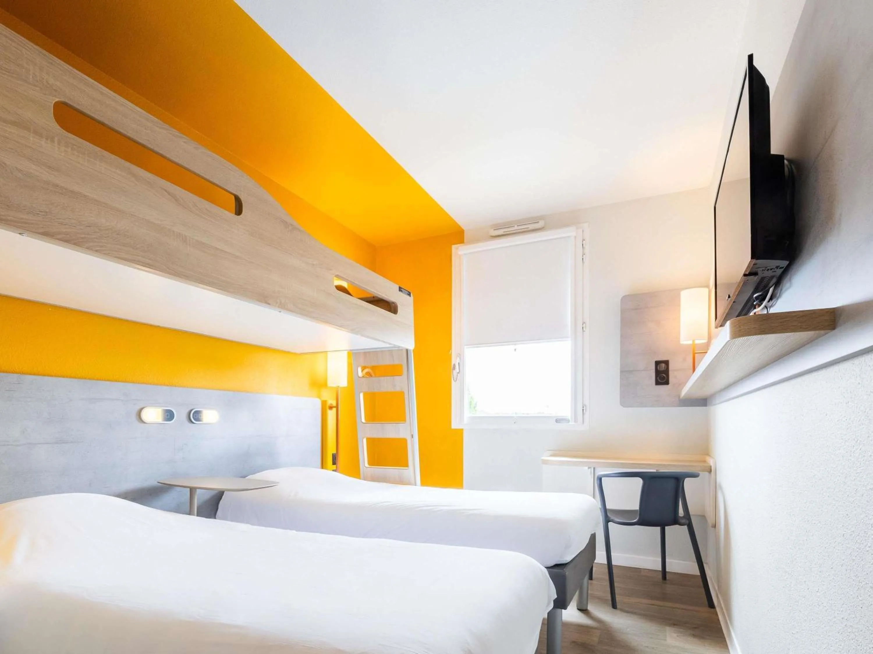 Bedroom, Bed in ibis budget Carcassonne Aéroport - A61