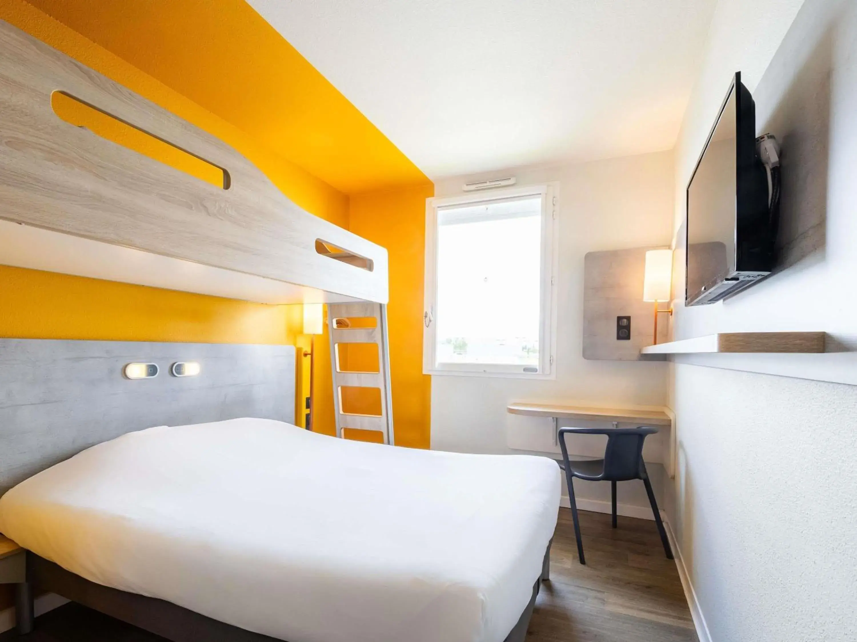 Triple Room in ibis budget Carcassonne Aéroport - A61 Triple Room in ibis budget Carcassonne Aéroport - A61