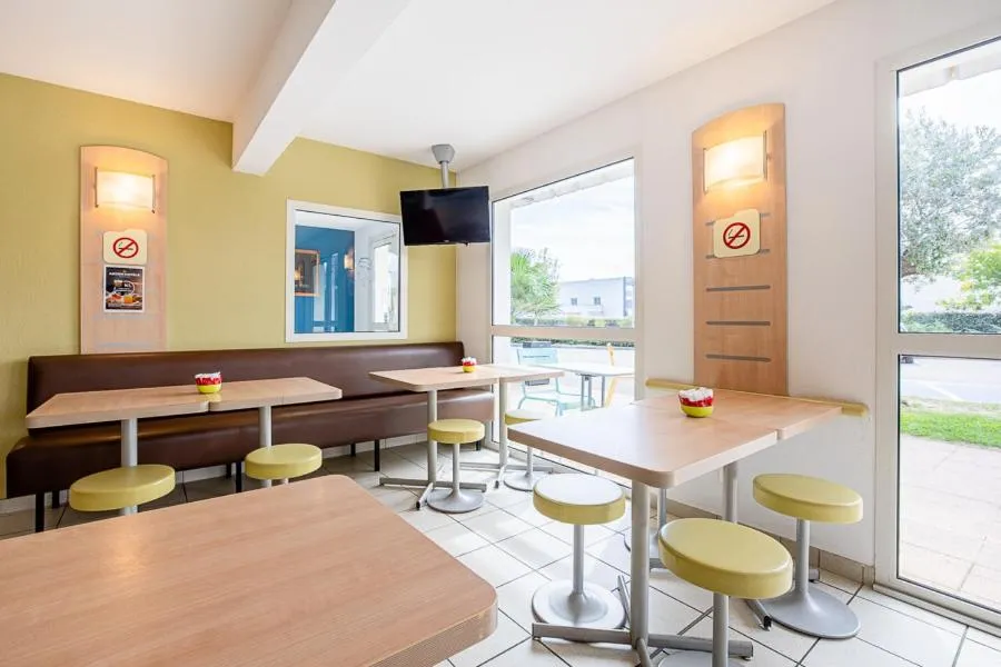 Breakfast in ibis budget Carcassonne Aéroport - A61